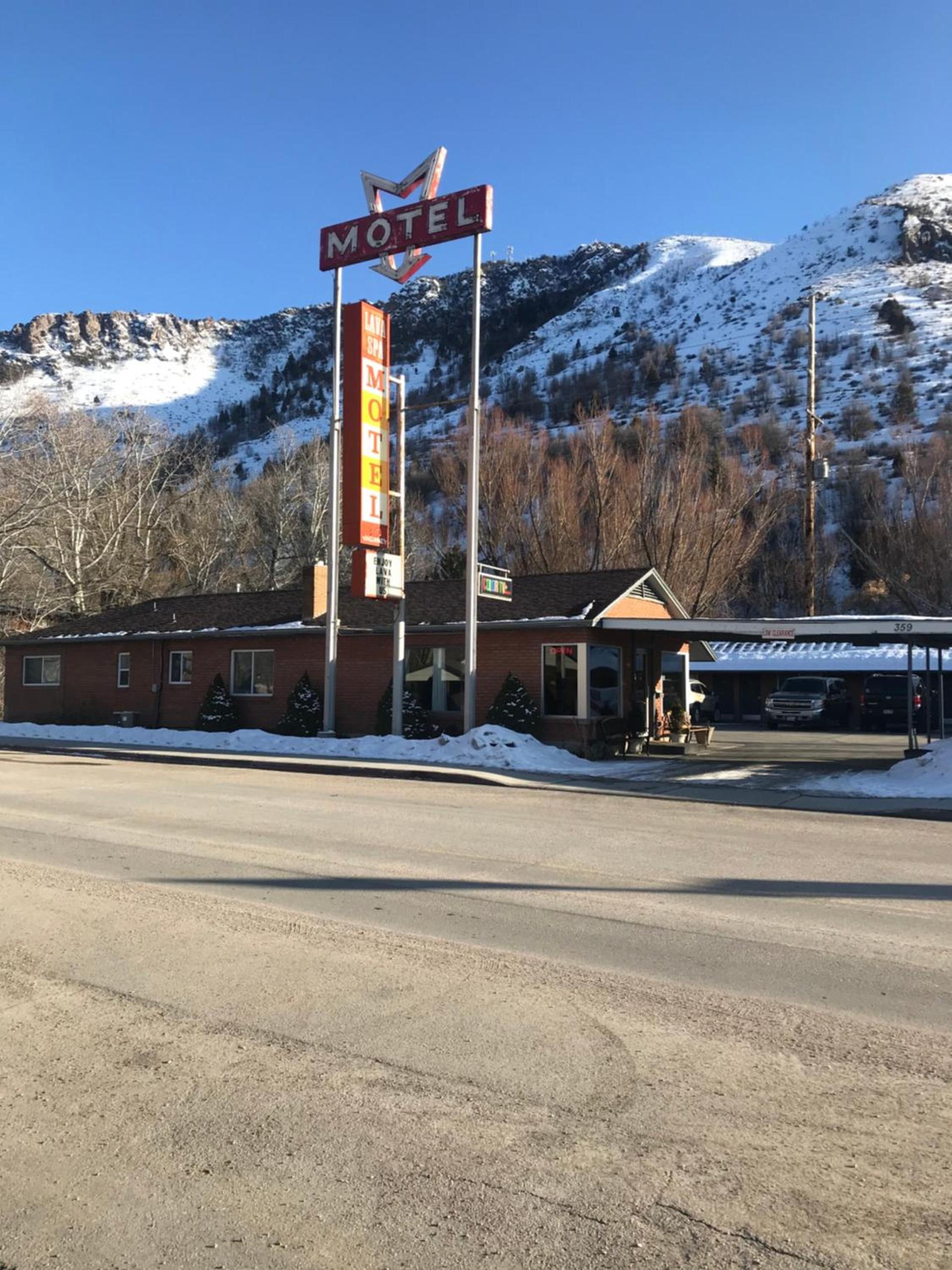 Lava Spa Motel & RV photo 3