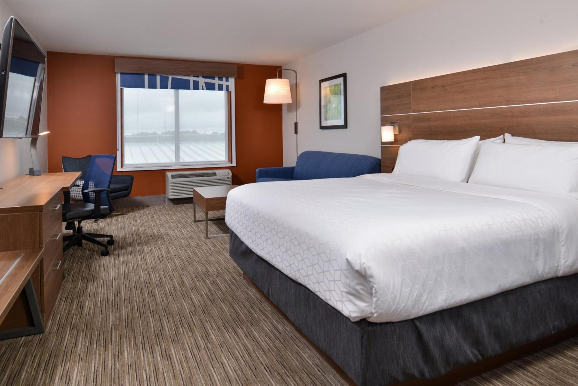 Holiday Inn Express & Suites - Marshalltown by IHG photo 28