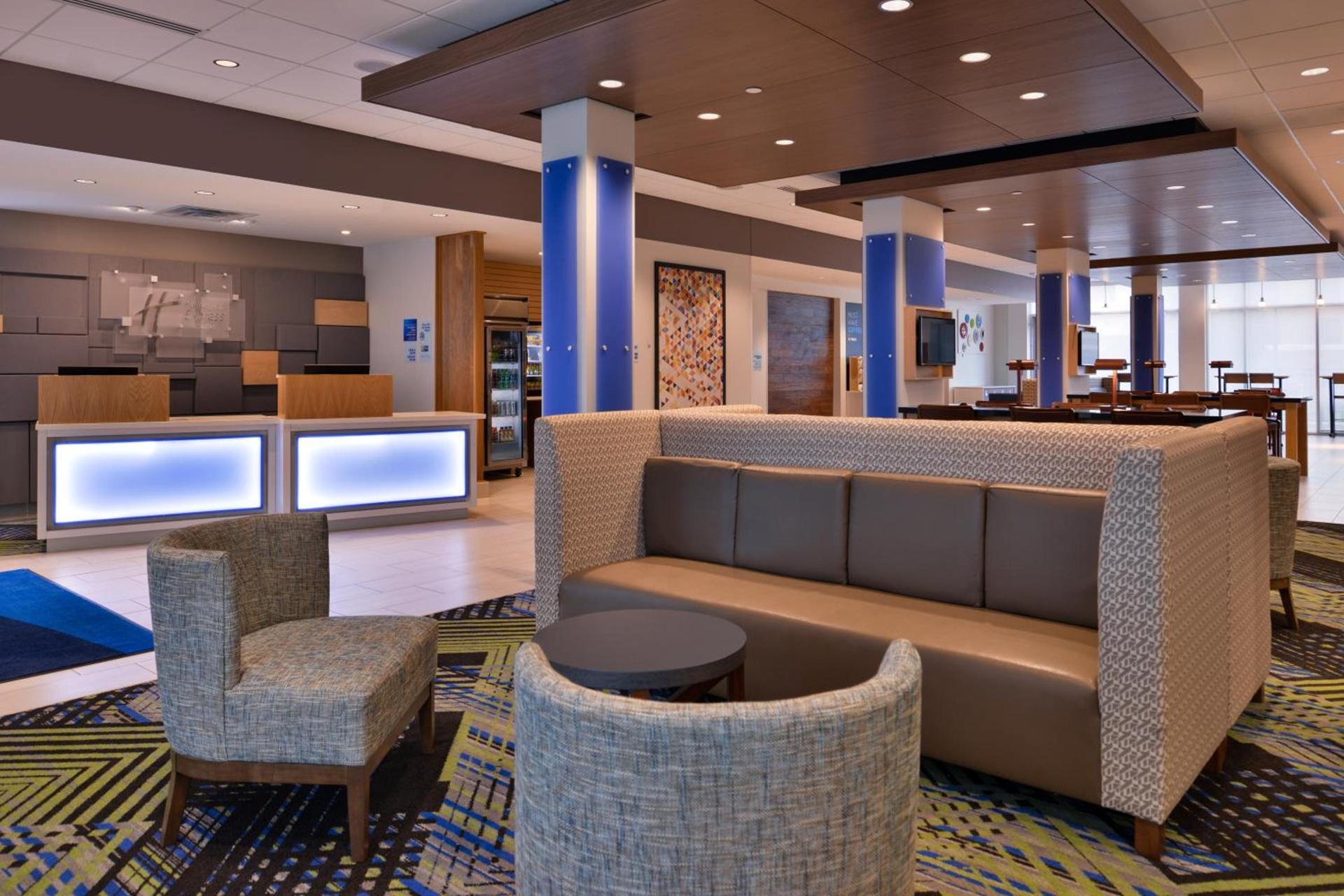 Holiday Inn Express & Suites - Marshalltown by IHG photo 21