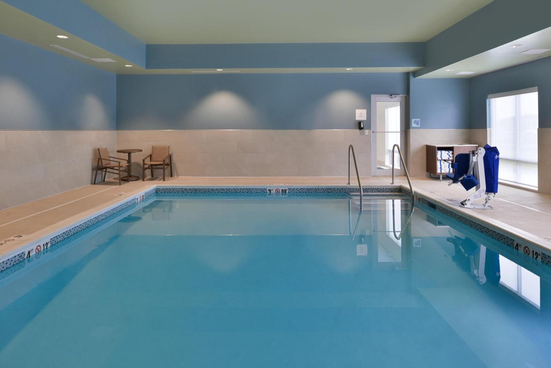 Holiday Inn Express & Suites - Marshalltown by IHG photo 18