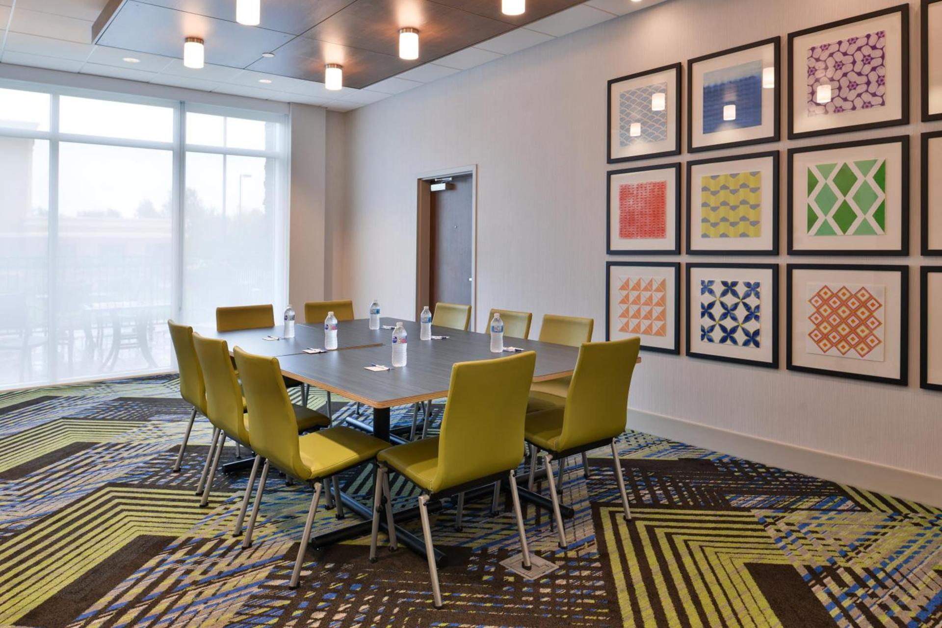 Holiday Inn Express & Suites - Marshalltown by IHG photo 17