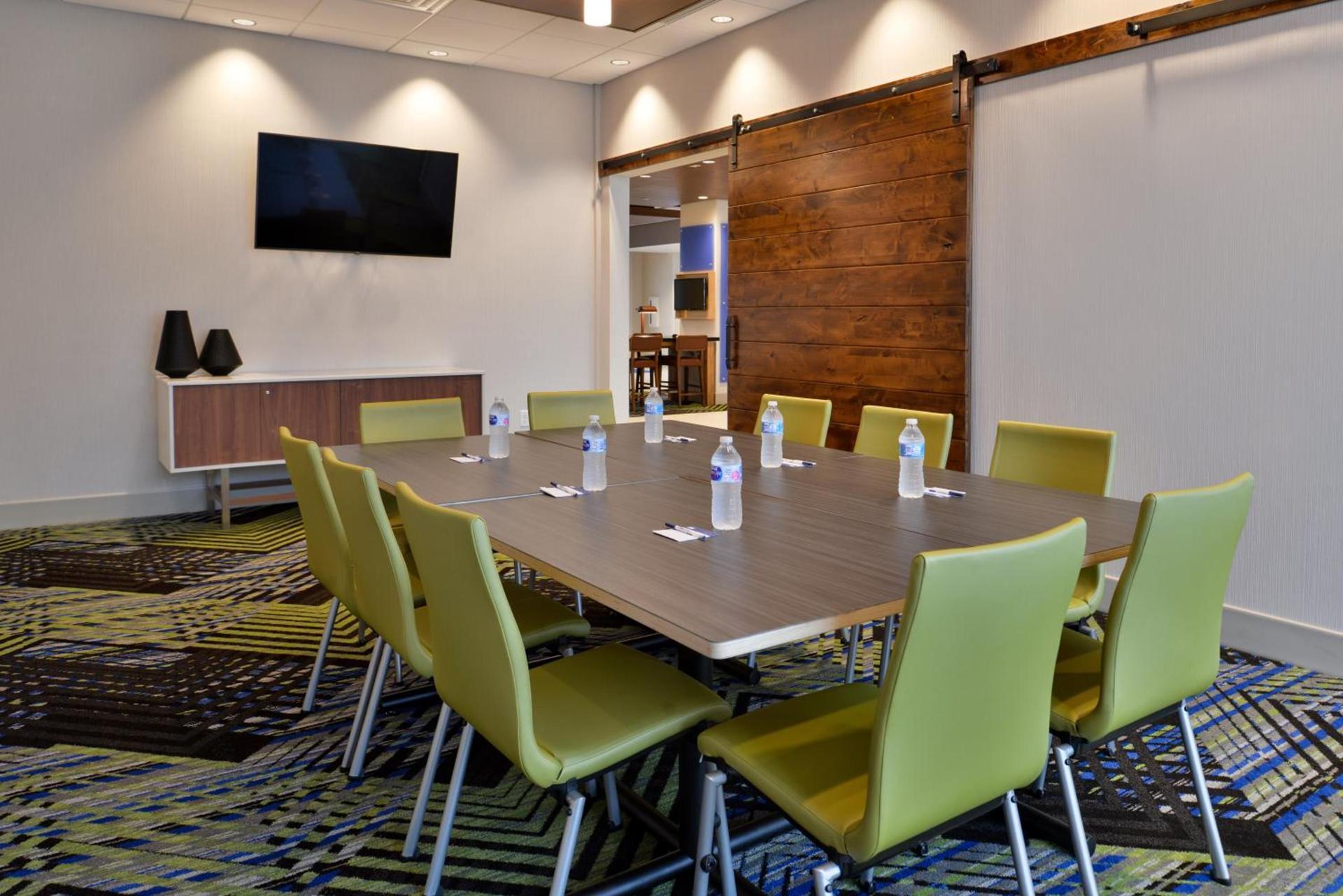Holiday Inn Express & Suites - Marshalltown by IHG photo 13