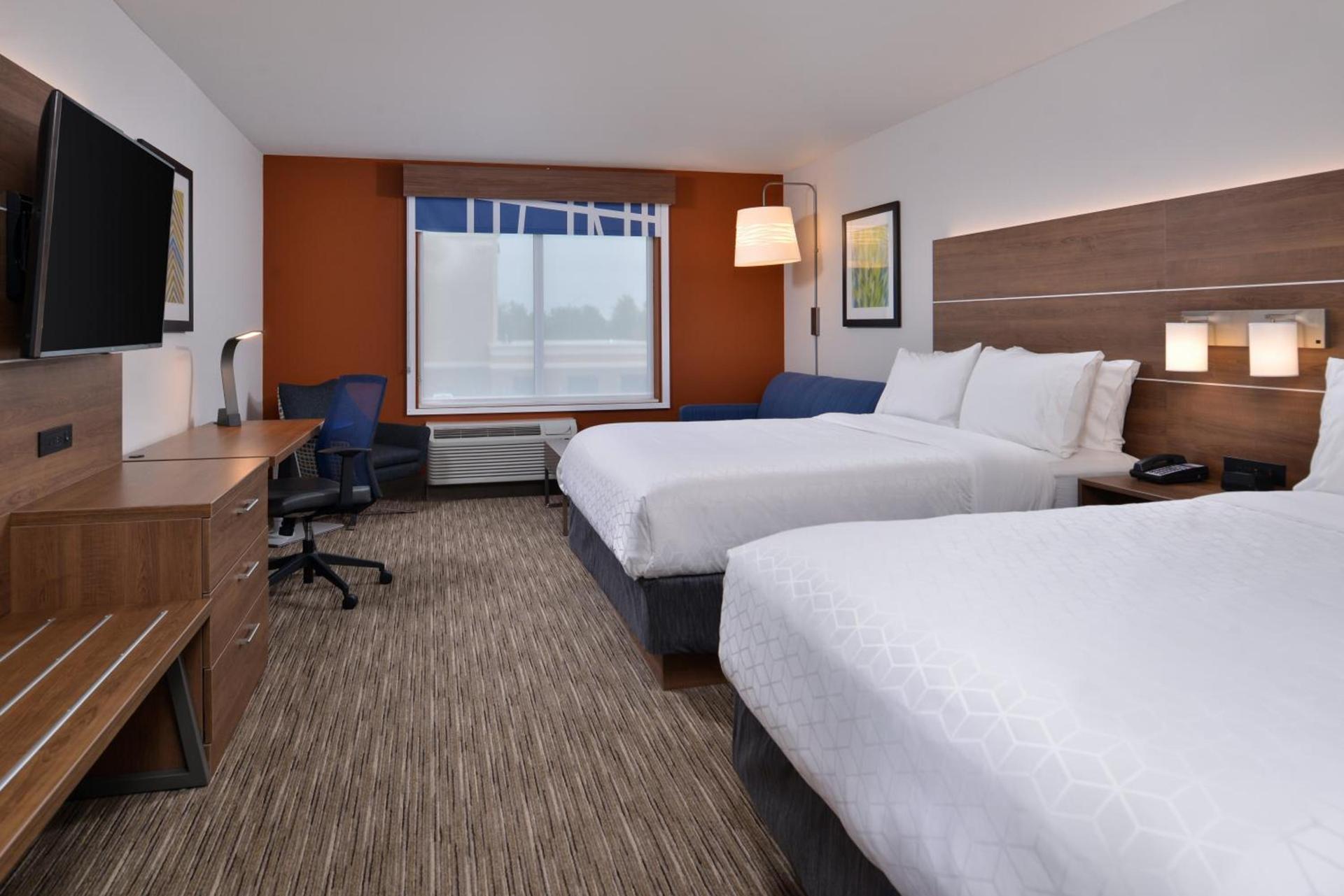 Holiday Inn Express & Suites - Marshalltown by IHG photo 11