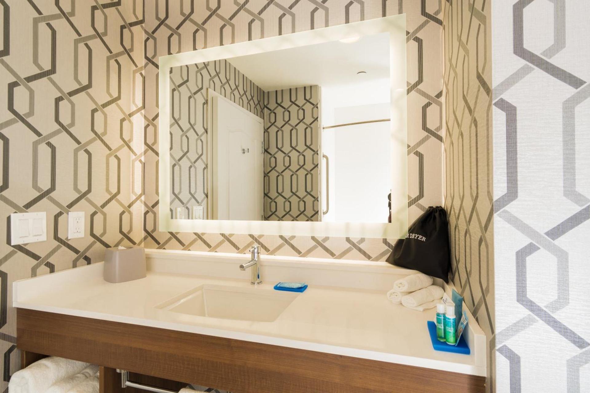 Holiday Inn Express Hollywood Walk of Fame by IHG photo 31