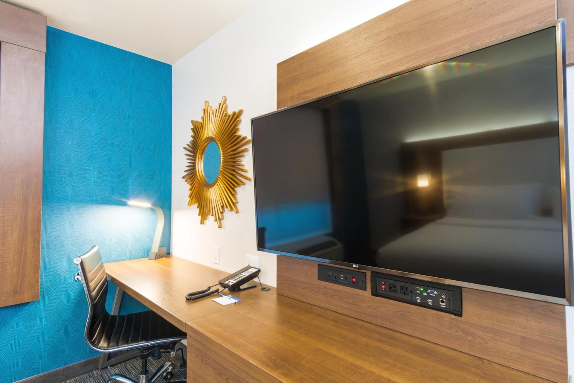 Holiday Inn Express Hollywood Walk of Fame by IHG photo 34