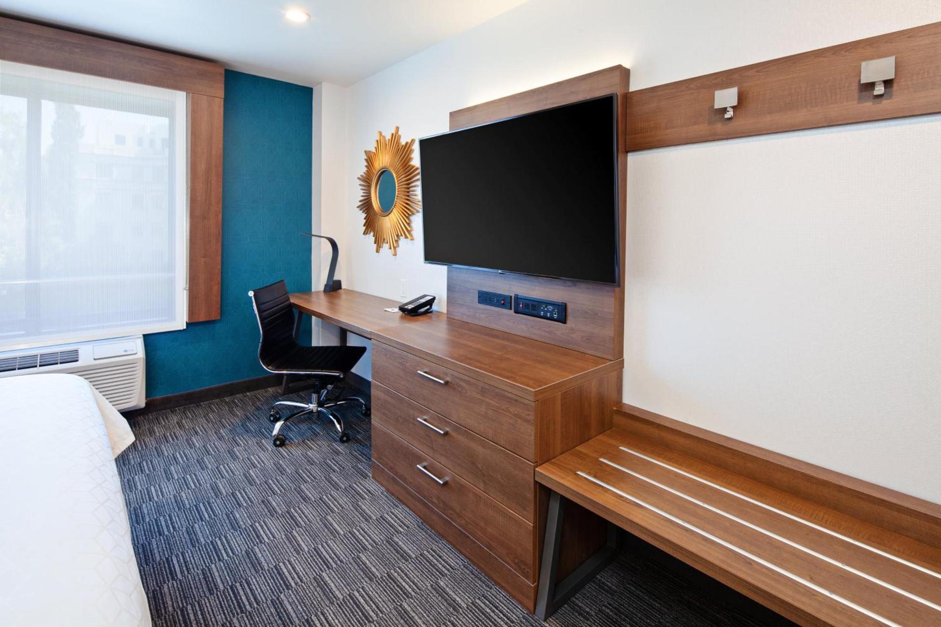 Holiday Inn Express Hollywood Walk of Fame by IHG photo 63
