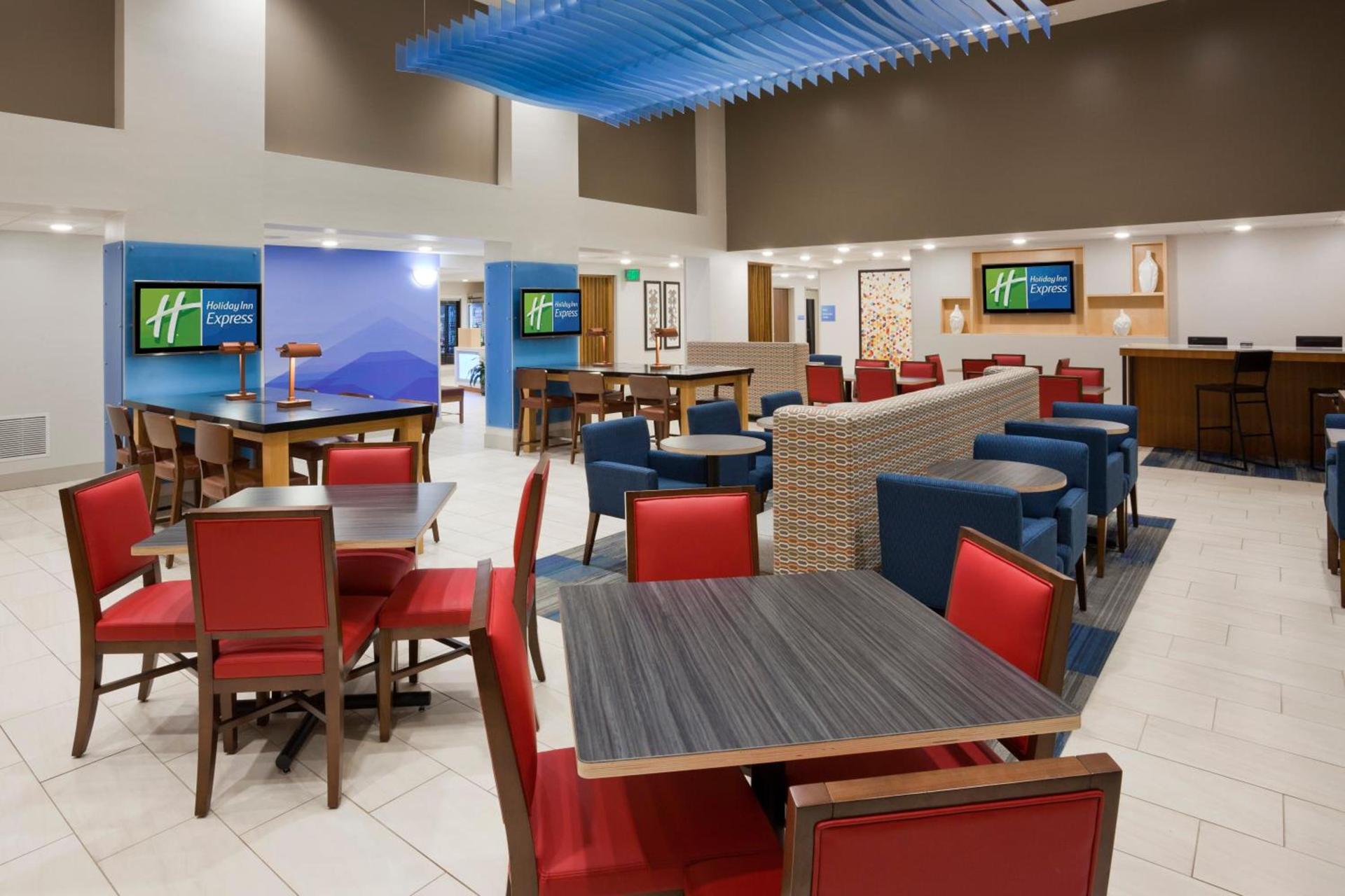 Holiday Inn Express & Suites Minneapolis - West End by IHG photo 17
