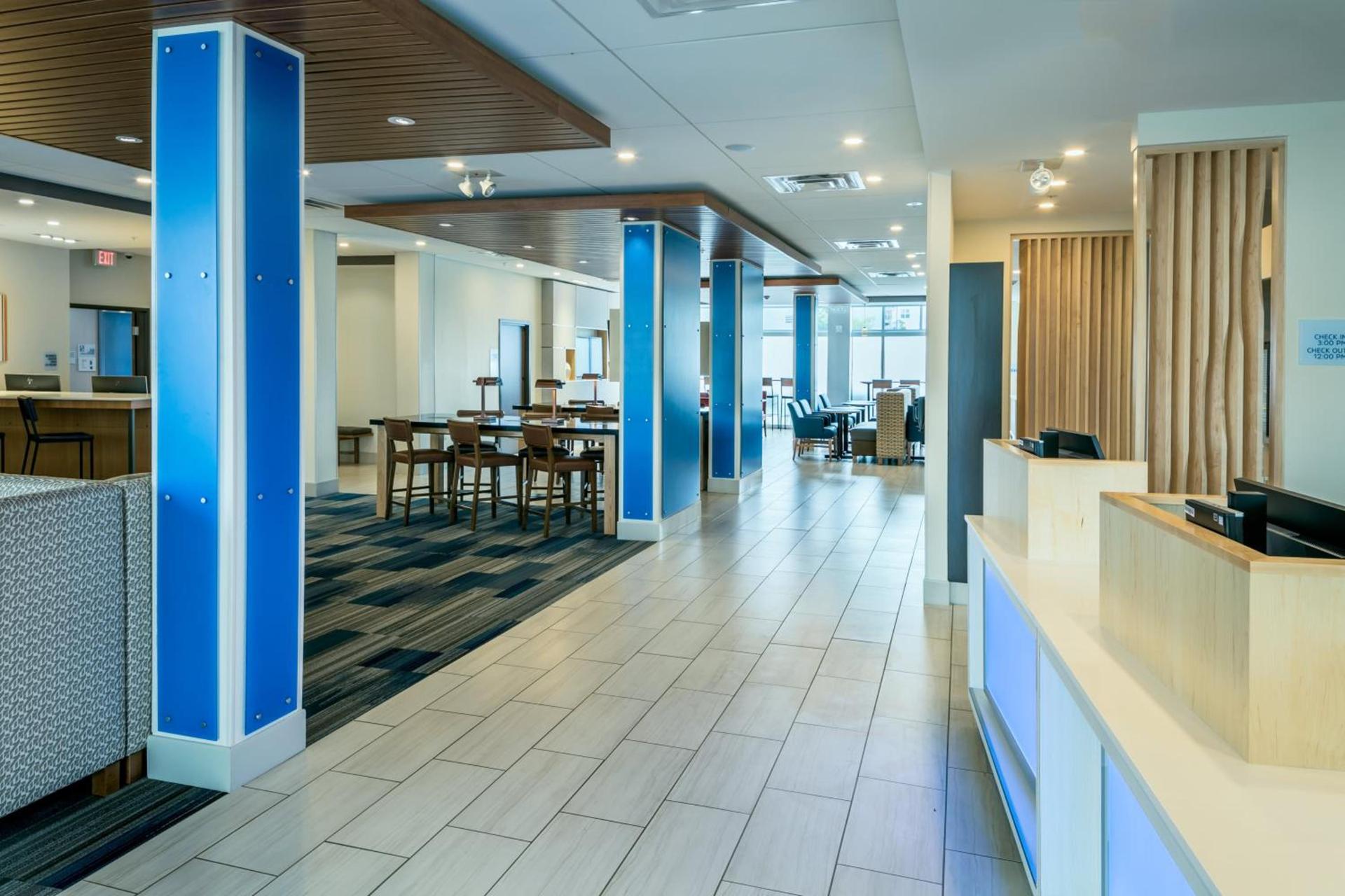 Holiday Inn Express & Suites - Medford by IHG photo 12