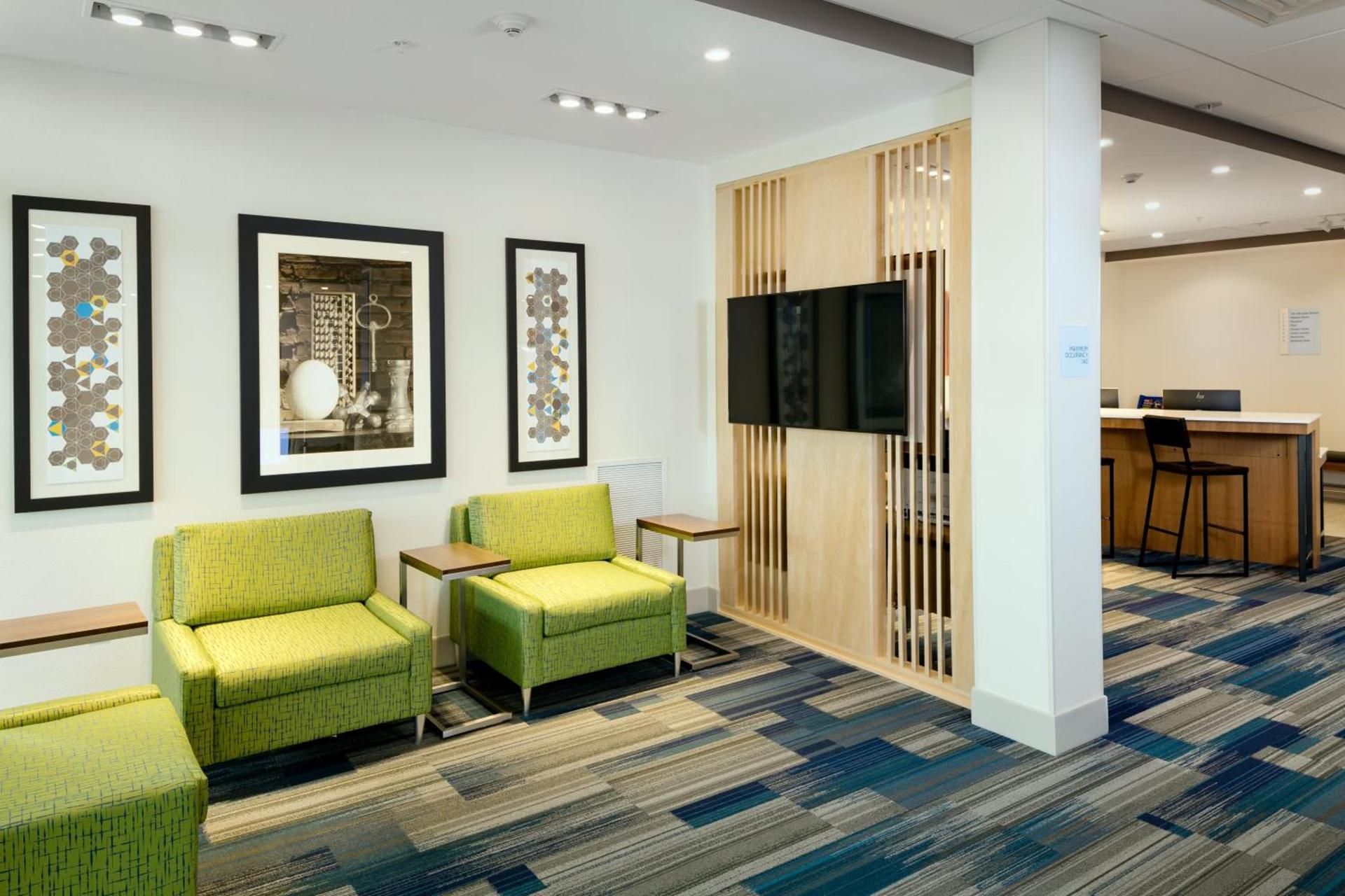 Holiday Inn Express & Suites - Medford by IHG photo 45