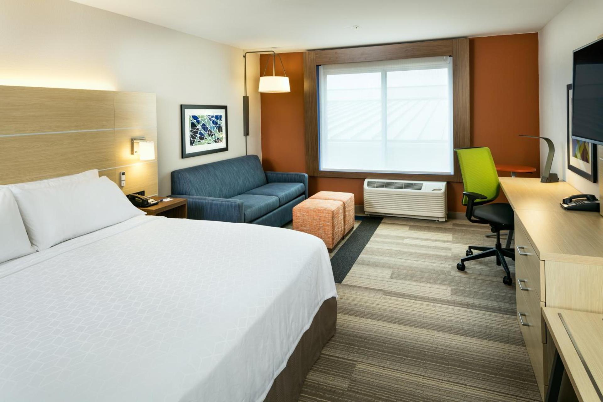 Holiday Inn Express & Suites - Medford by IHG photo 40
