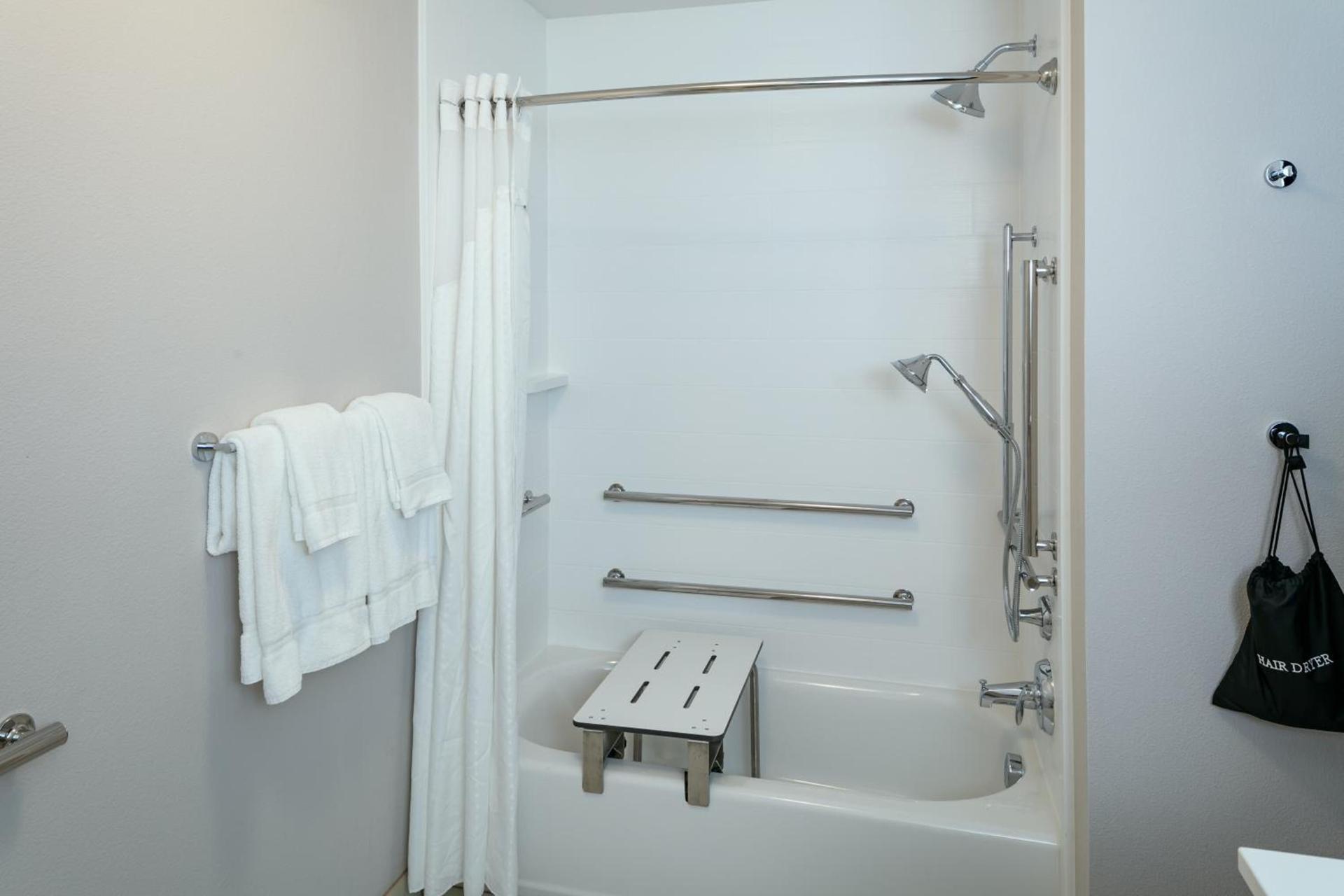 Holiday Inn Express & Suites - Medford by IHG photo 32