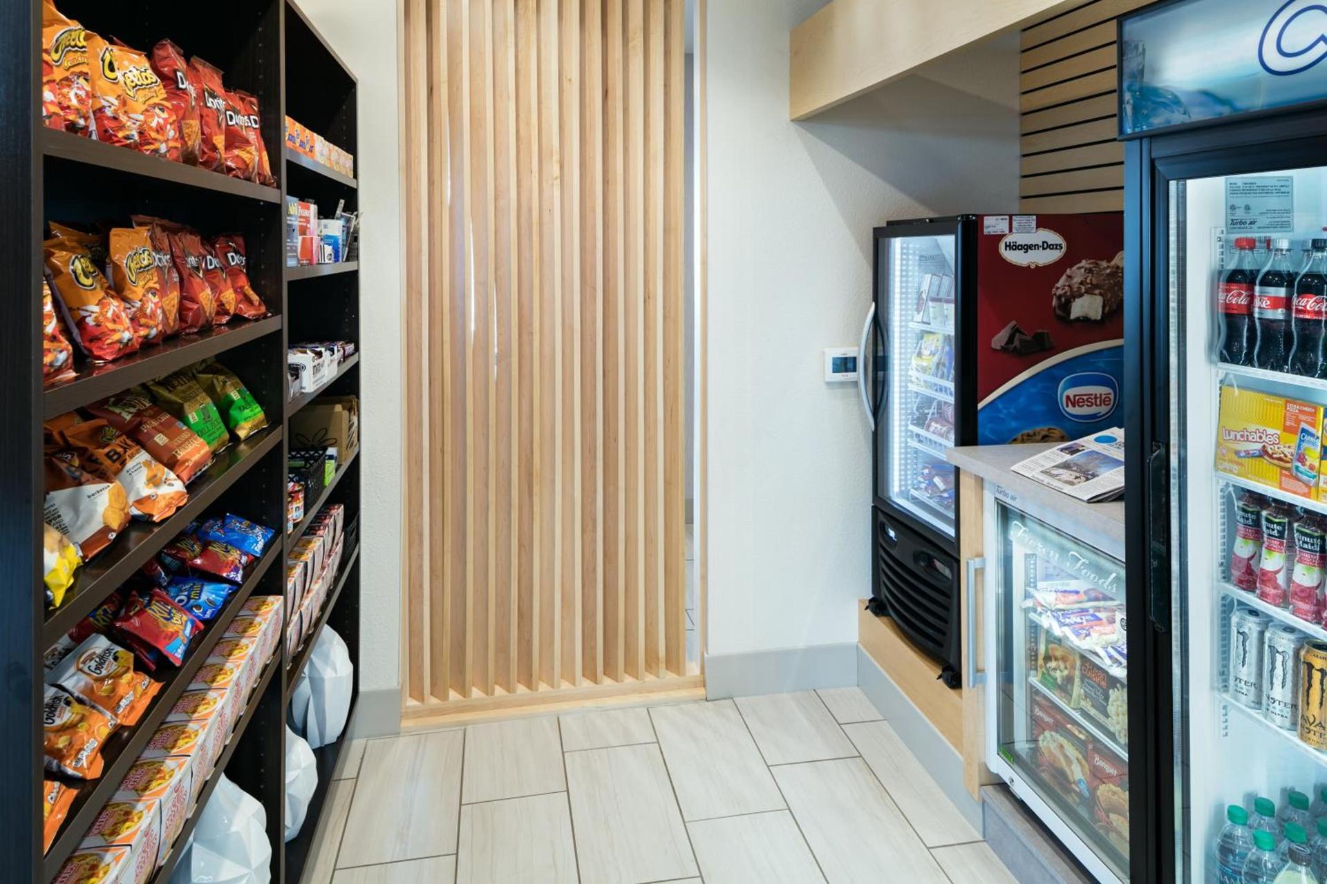 Holiday Inn Express & Suites - Medford by IHG photo 15