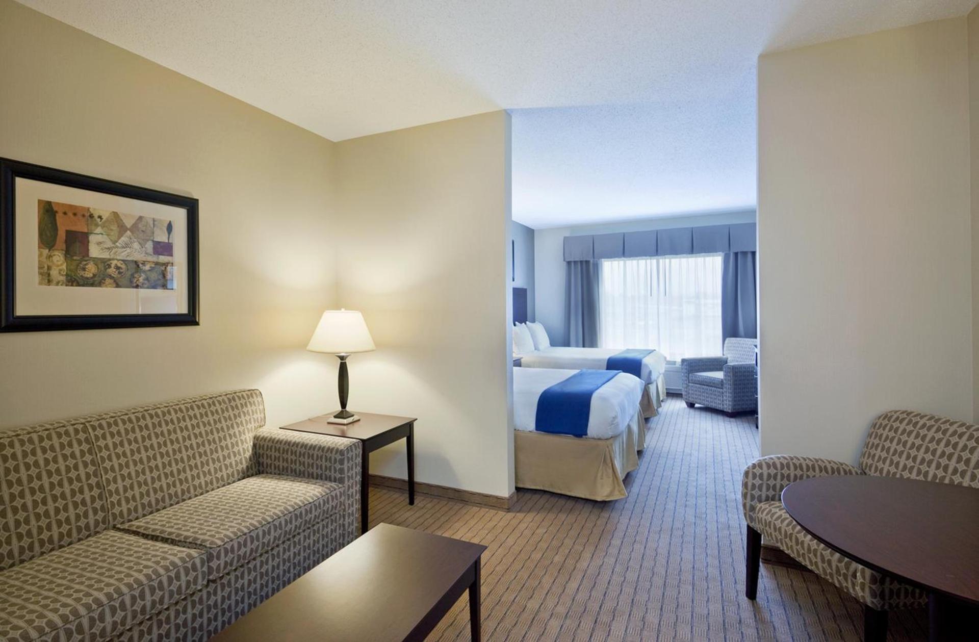Holiday Inn Express & Suites Malone by IHG photo 7