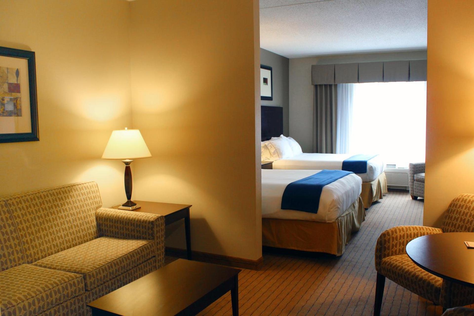 Holiday Inn Express & Suites Malone by IHG photo 6
