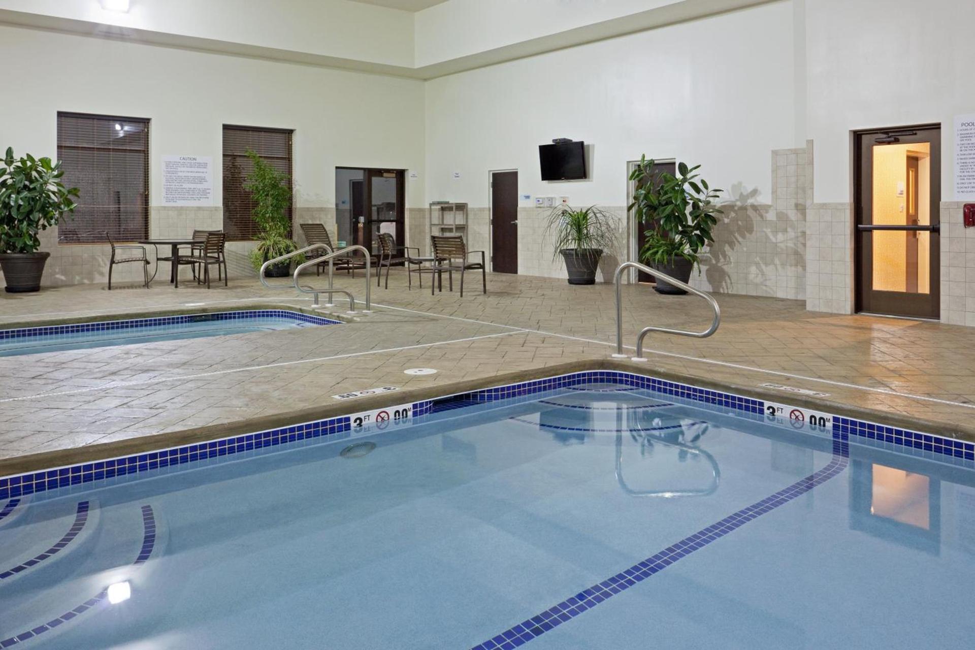 Holiday Inn Express & Suites Malone by IHG photo 23