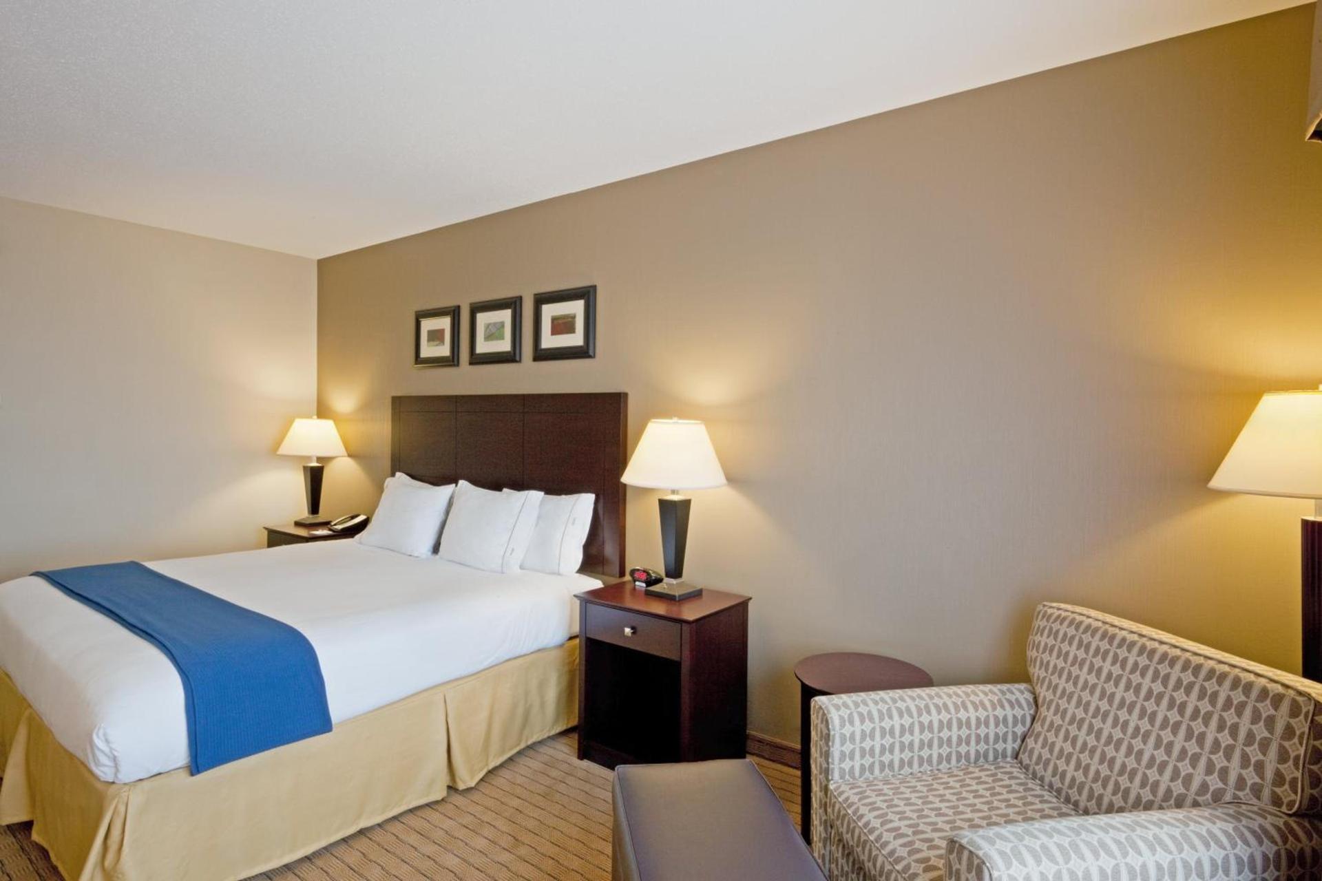 Holiday Inn Express & Suites Malone by IHG photo 5