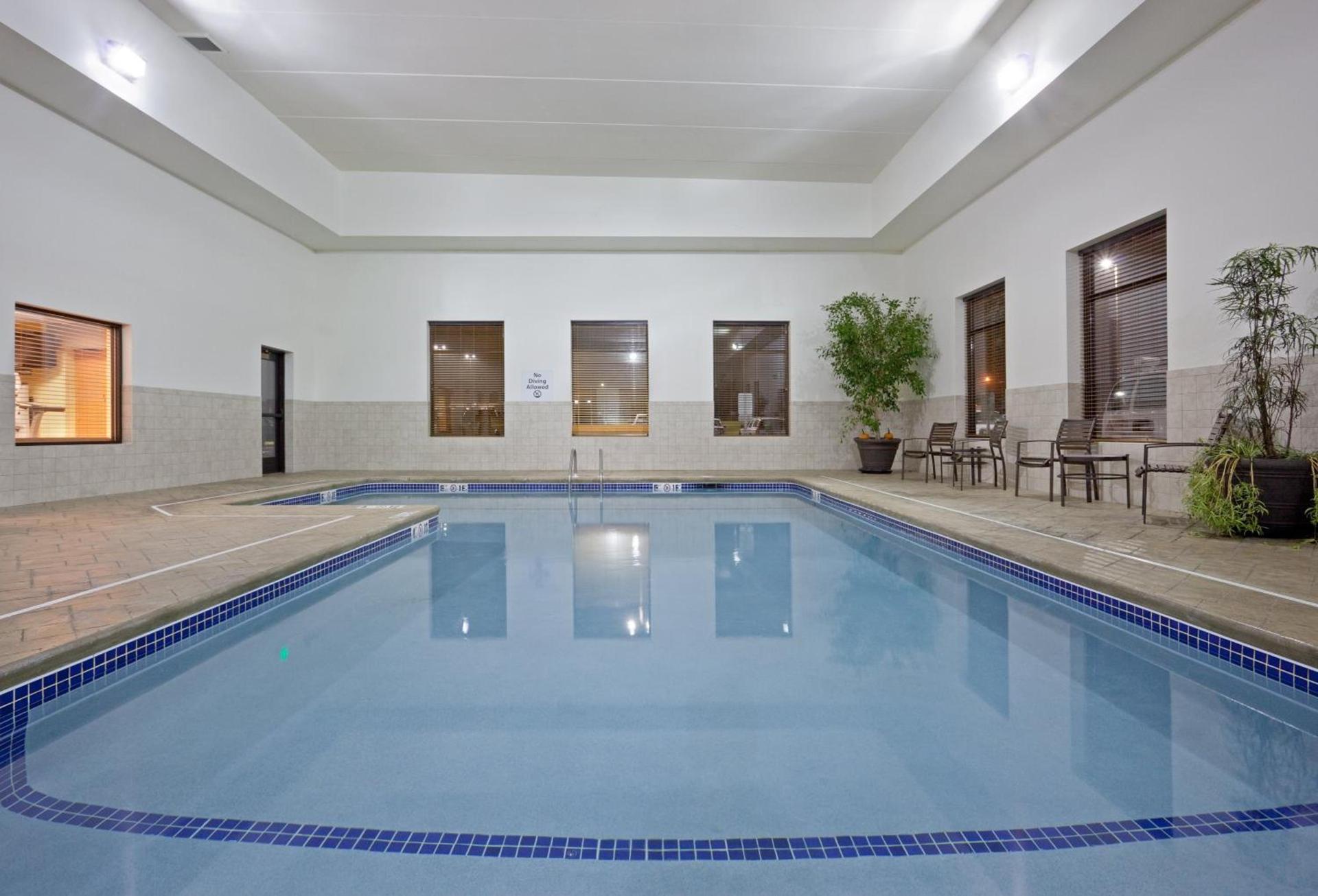 Holiday Inn Express & Suites Malone by IHG photo 19
