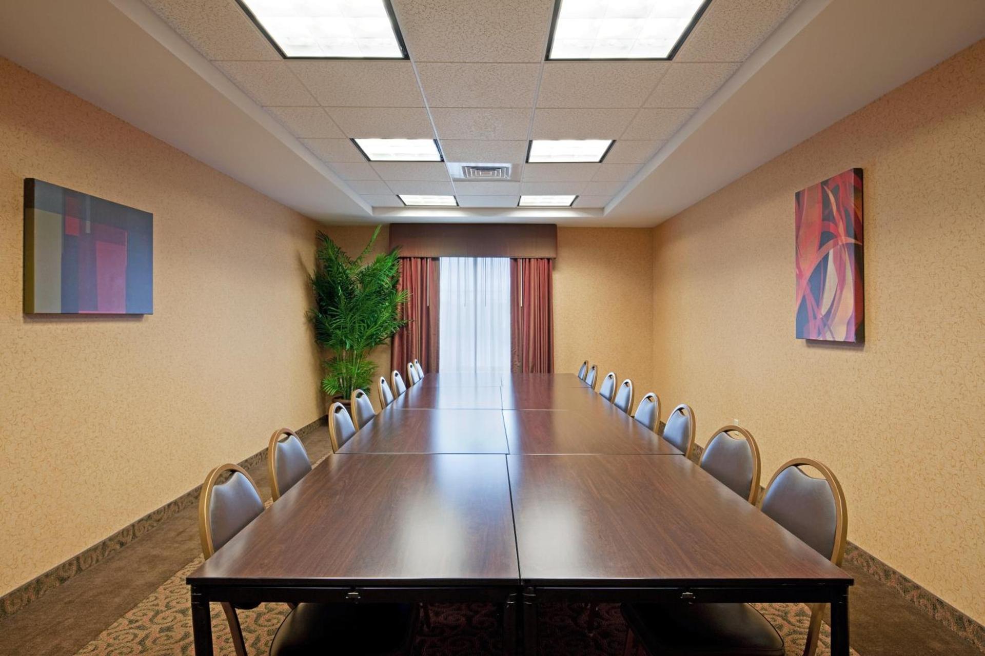 Holiday Inn Express & Suites Malone by IHG photo 28