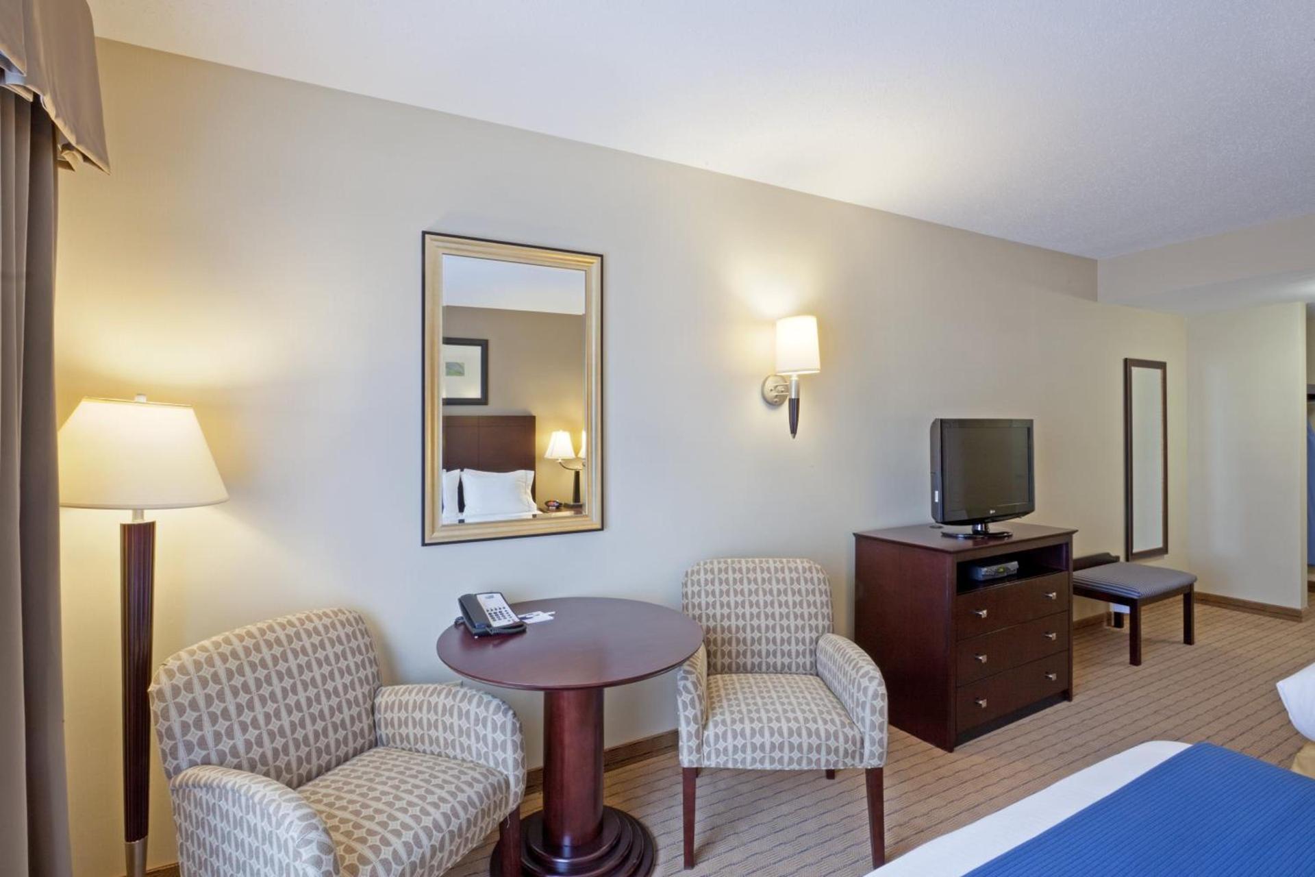Holiday Inn Express & Suites Malone by IHG photo 14