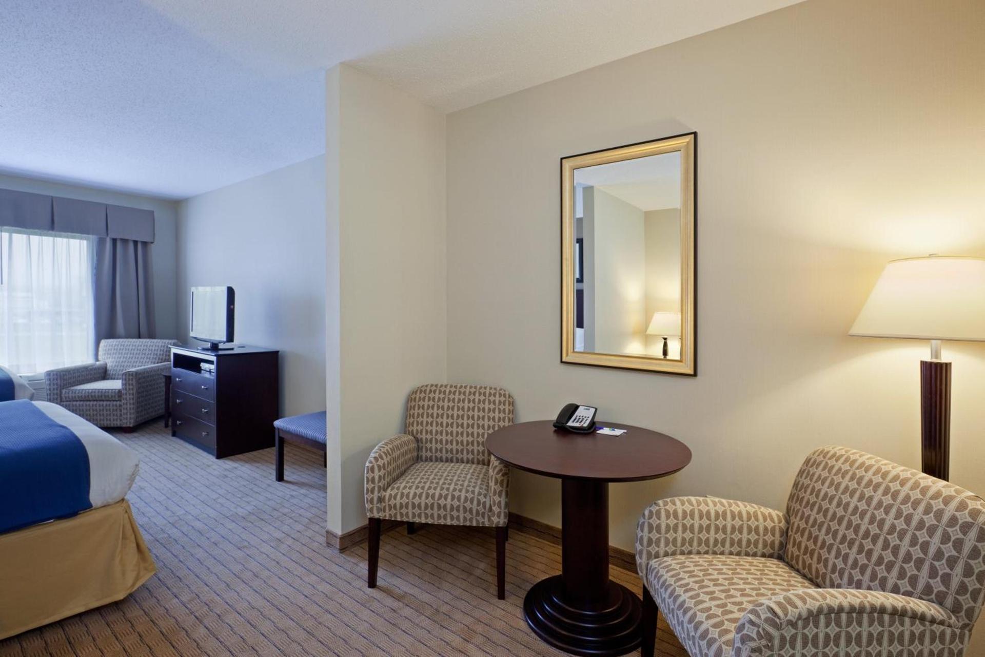 Holiday Inn Express & Suites Malone by IHG photo 10