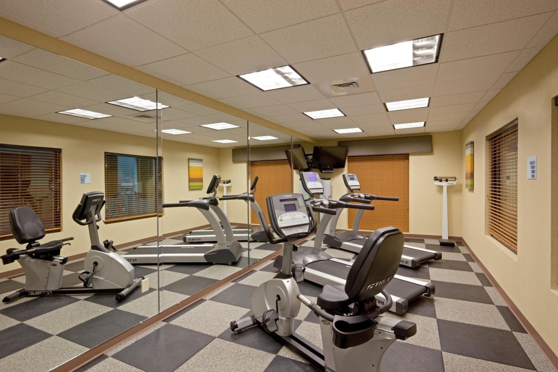 Holiday Inn Express & Suites Malone by IHG photo 16