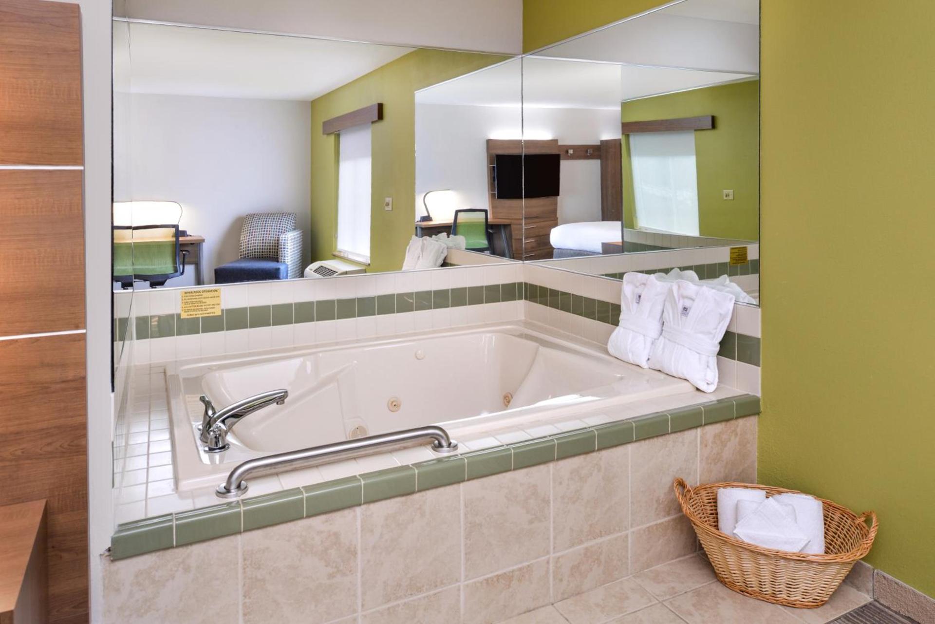 Holiday Inn Express Mineral Wells by IHG photo 22
