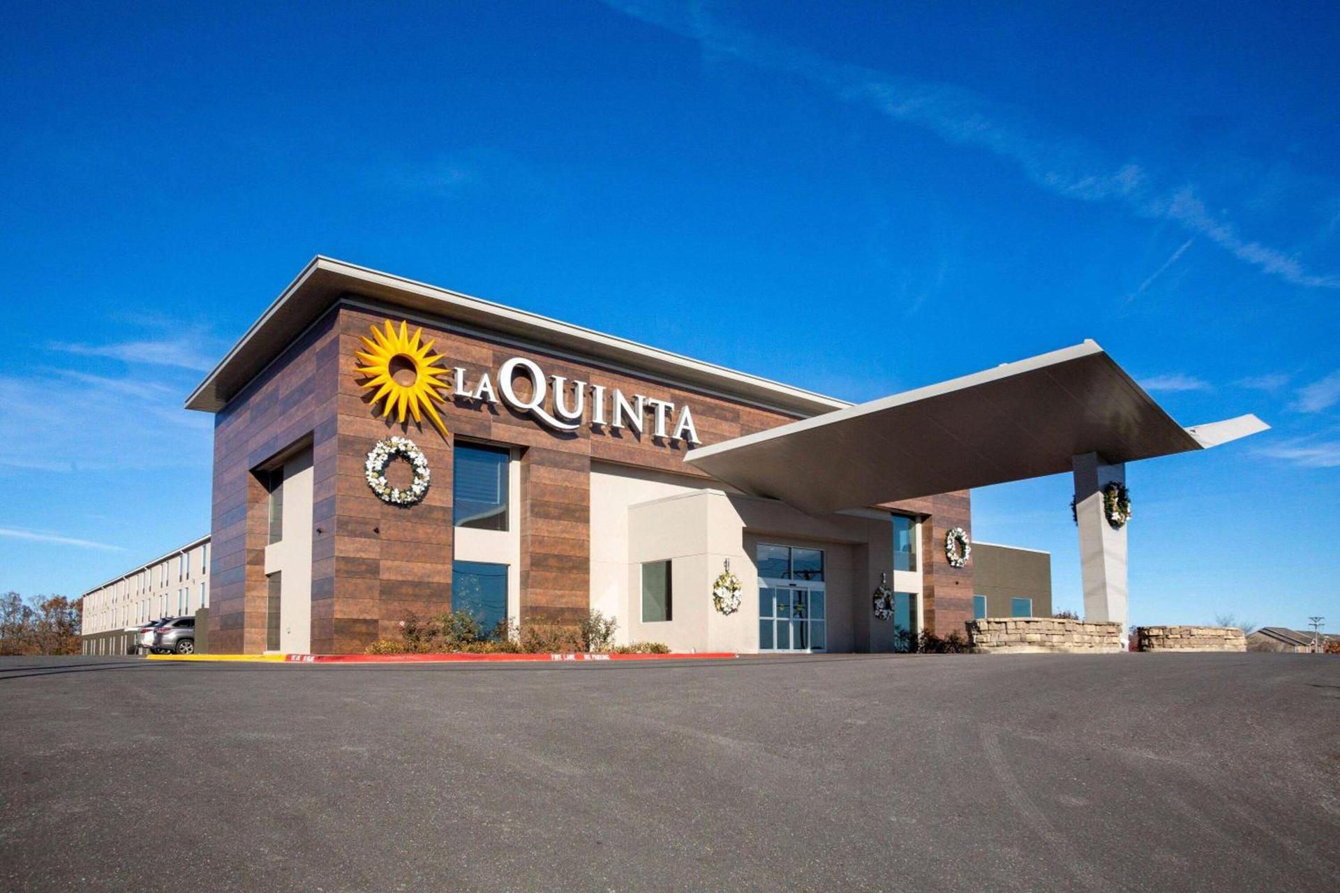 La Quinta by Wyndham Branson photo 1