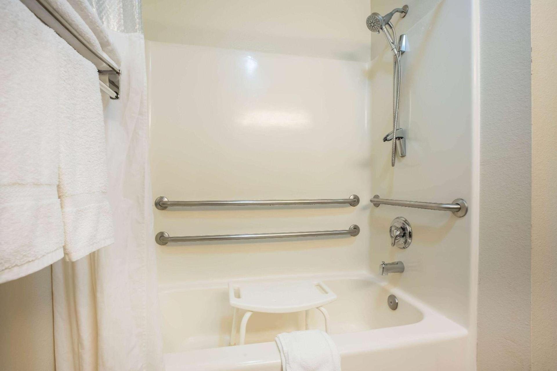 La Quinta by Wyndham Portland Airport photo 25
