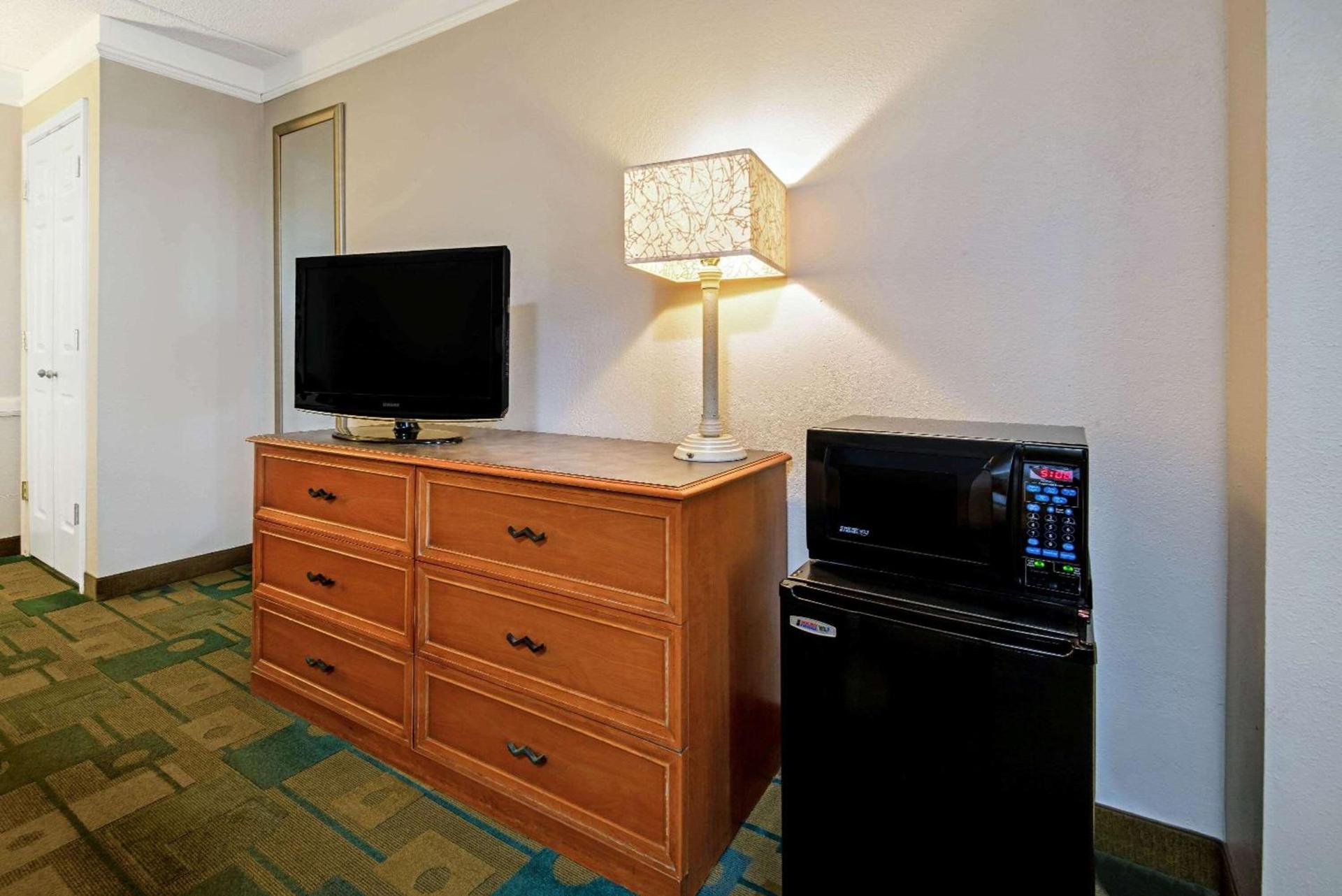 La Quinta Inn by Wyndham Amarillo Mid-City photo 15
