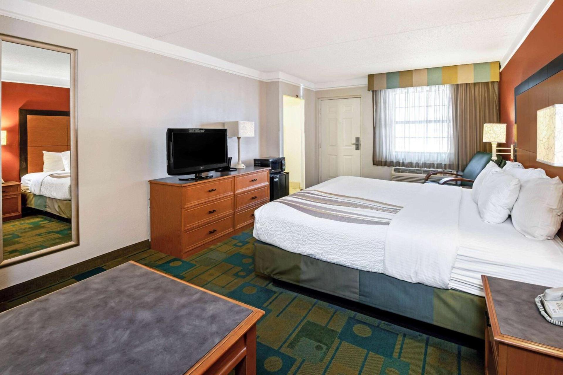 La Quinta Inn by Wyndham Amarillo Mid-City photo 18