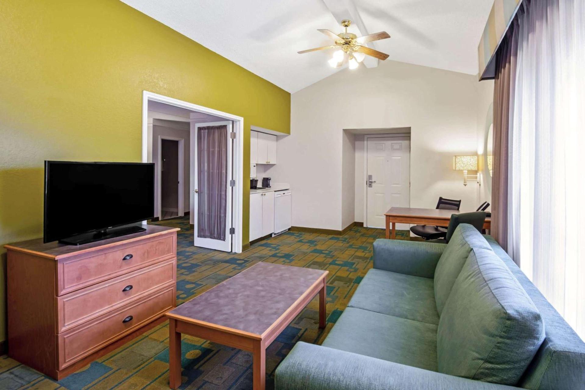 La Quinta Inn by Wyndham Amarillo Mid-City photo 52