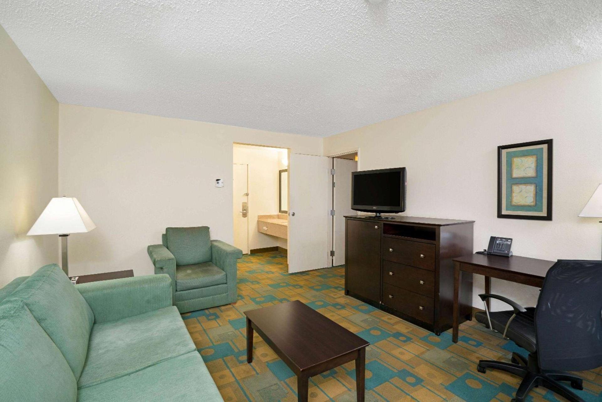 Hawthorn Extended Stay by Wyndham Jackson photo 14
