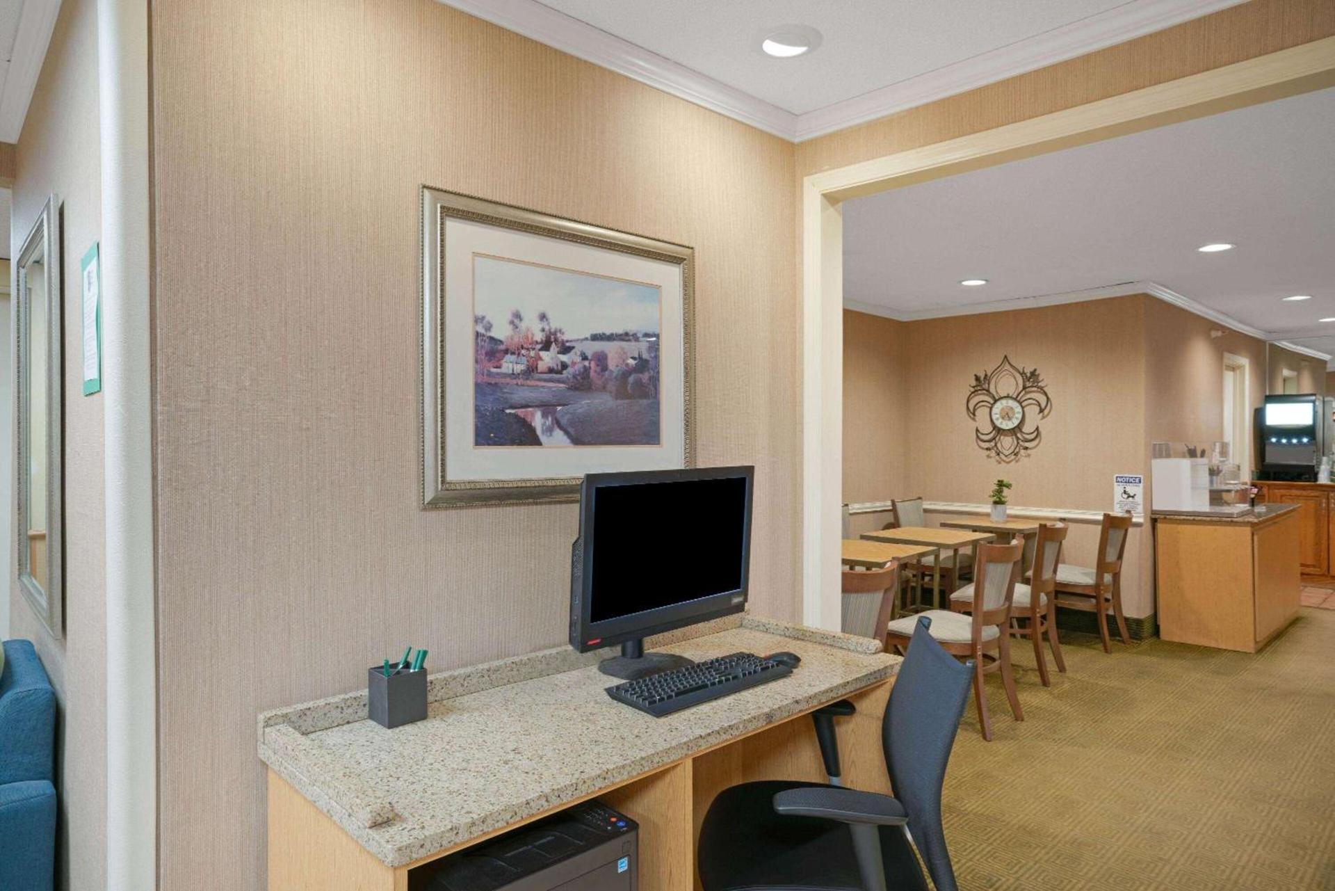 Hawthorn Extended Stay by Wyndham Jackson photo 13