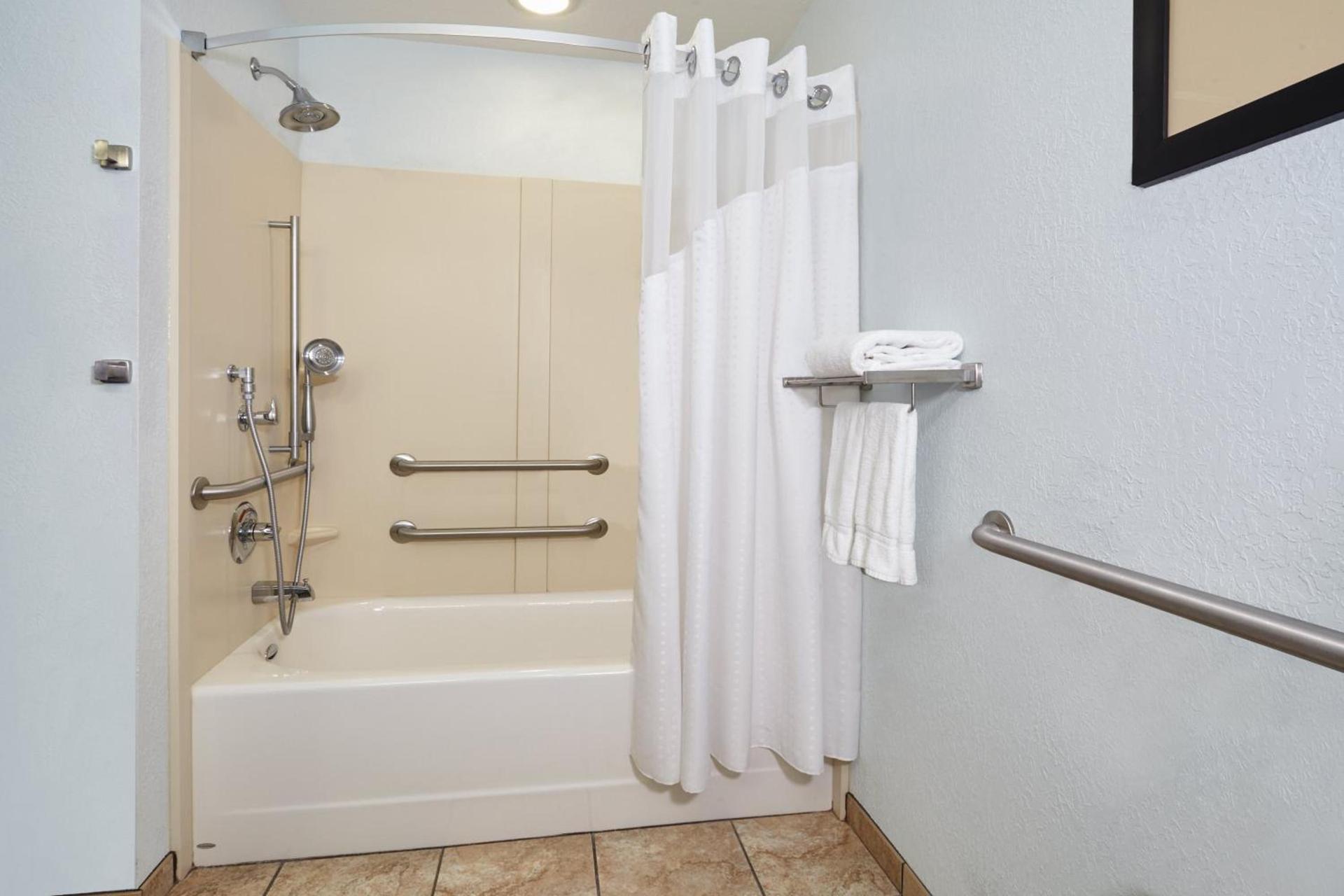 Holiday Inn Express Pekin - Peoria Area by IHG photo 39
