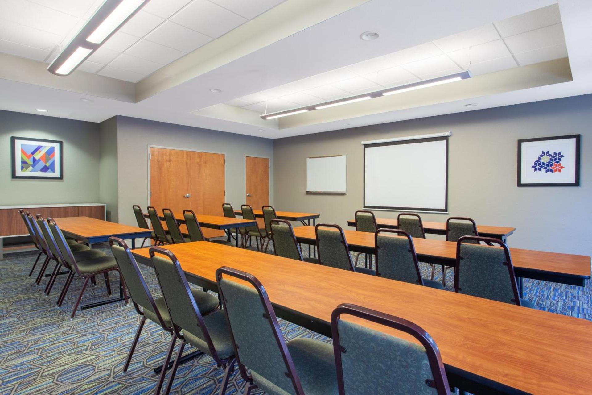 Holiday Inn Express and Suites Silver Springs - Ocala by IHG photo 42
