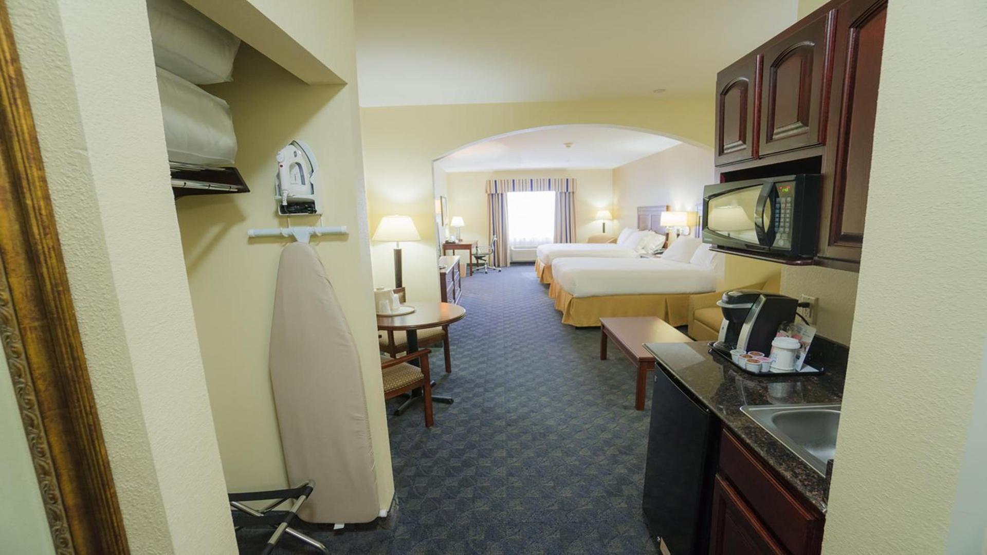 Holiday Inn Express Hotel & Suites Pampa by IHG photo 66