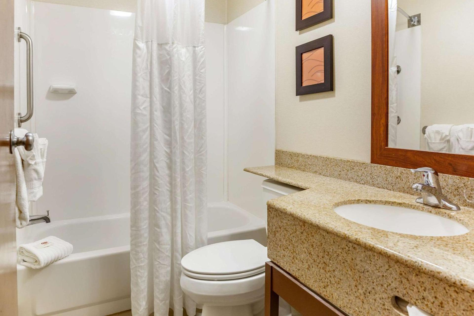 Comfort Inn Lancaster at Rockvale photo 32