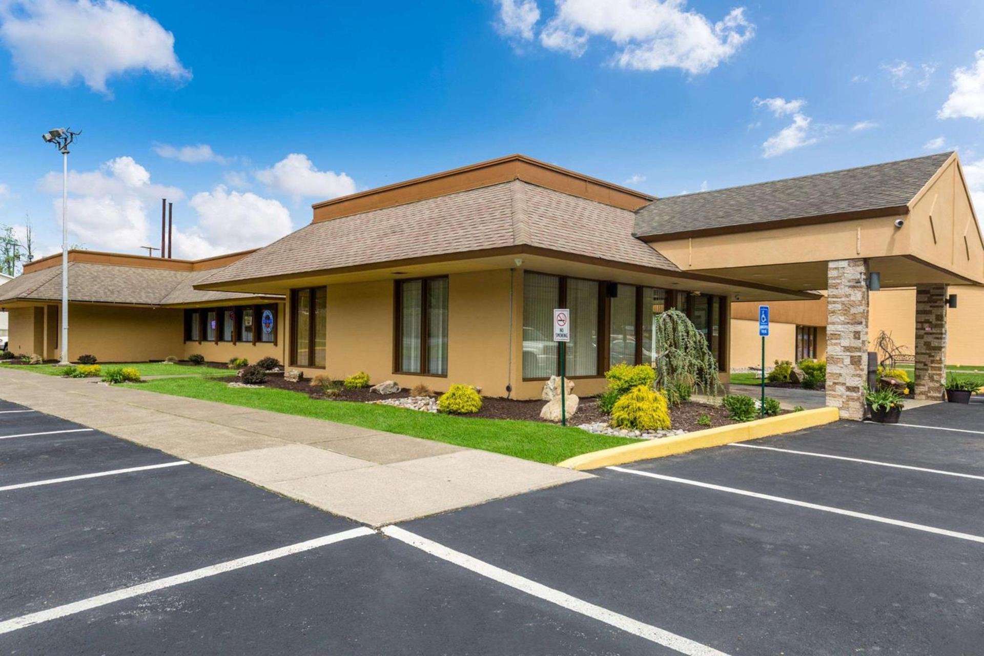 Fairmount Inn & Suites - Stroudsburg, Poconos photo 1