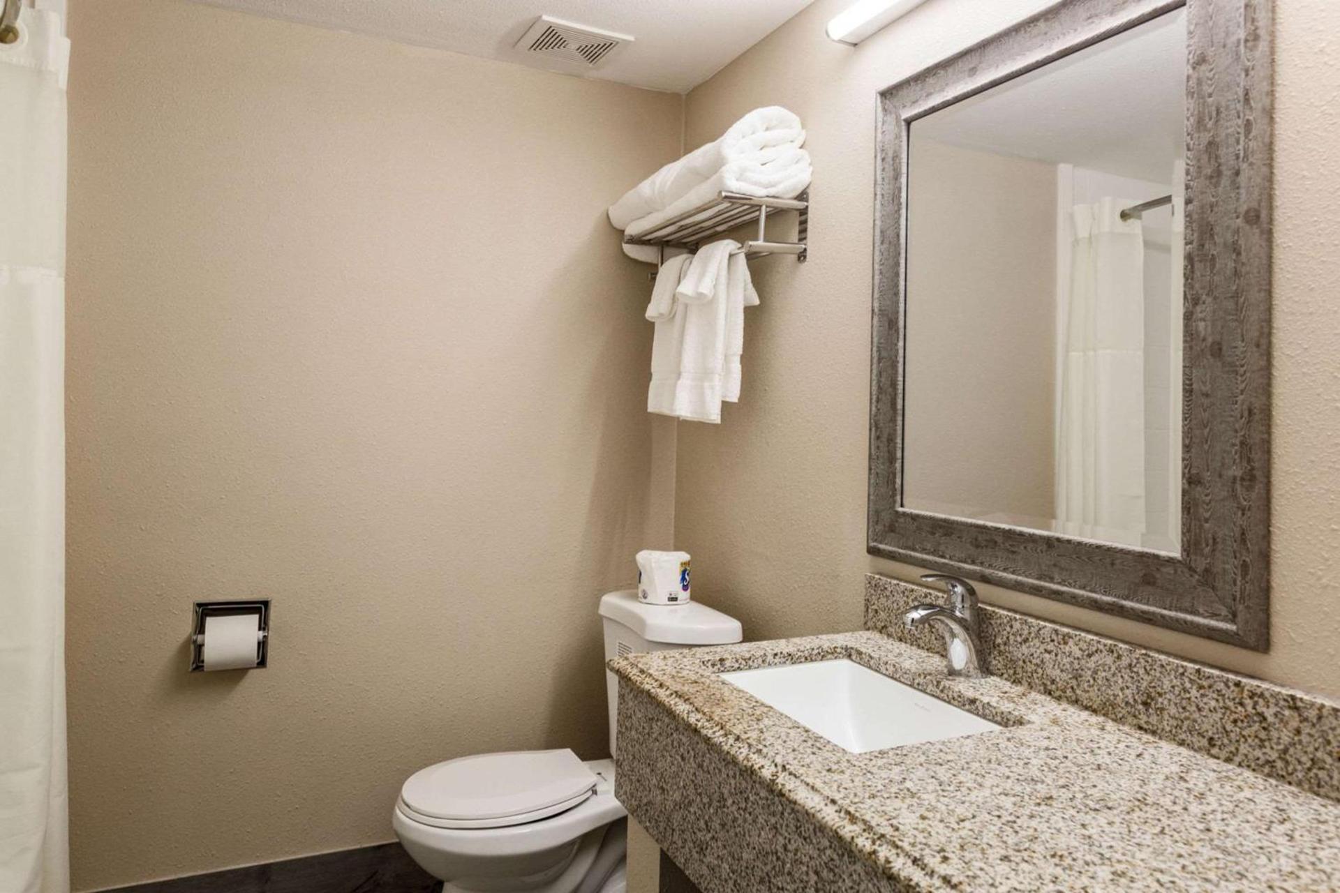 Fairmount Inn & Suites - Stroudsburg, Poconos photo 8