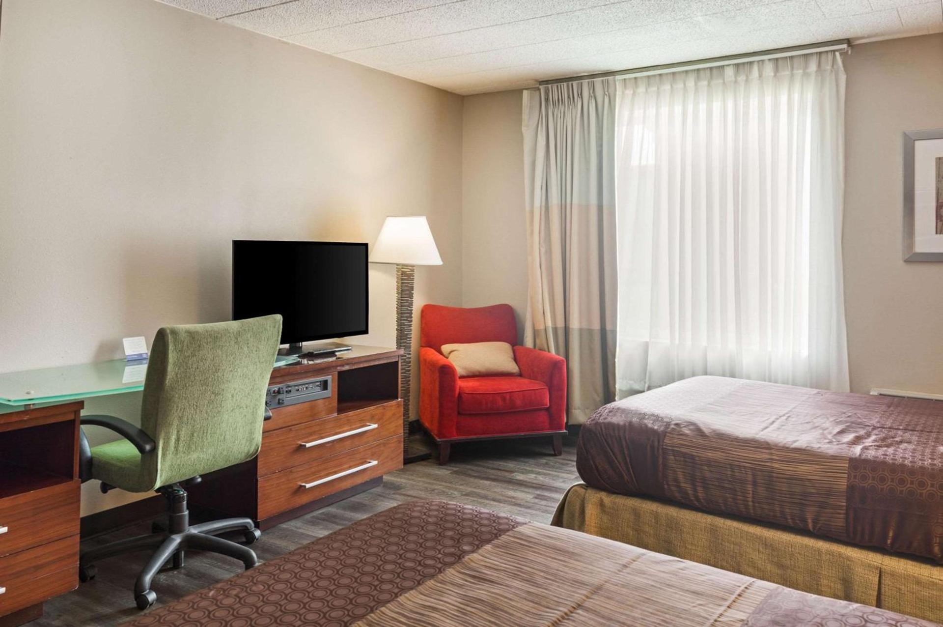 Fairmount Inn & Suites - Stroudsburg, Poconos photo 6