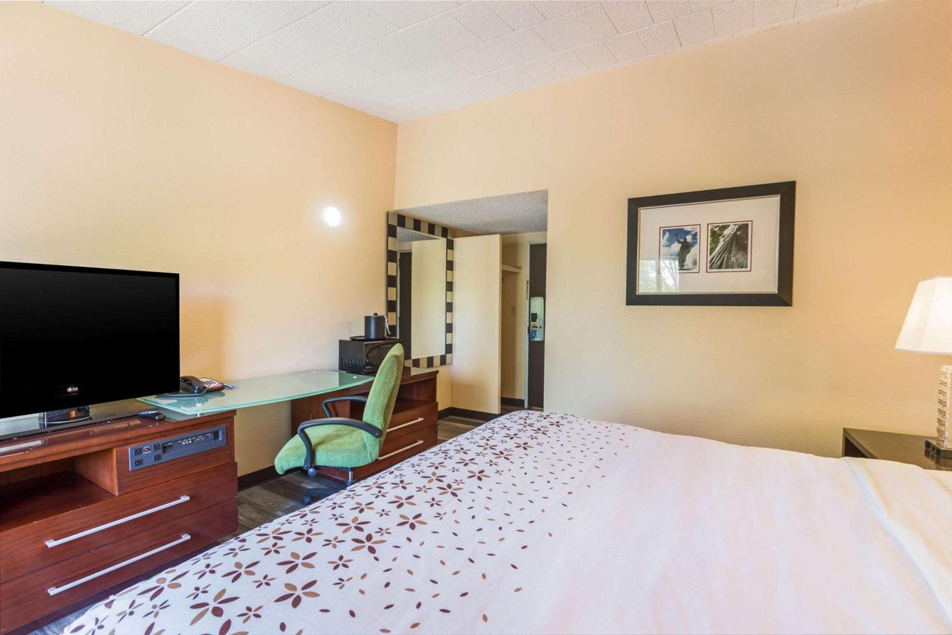 Fairmount Inn & Suites - Stroudsburg, Poconos photo 14