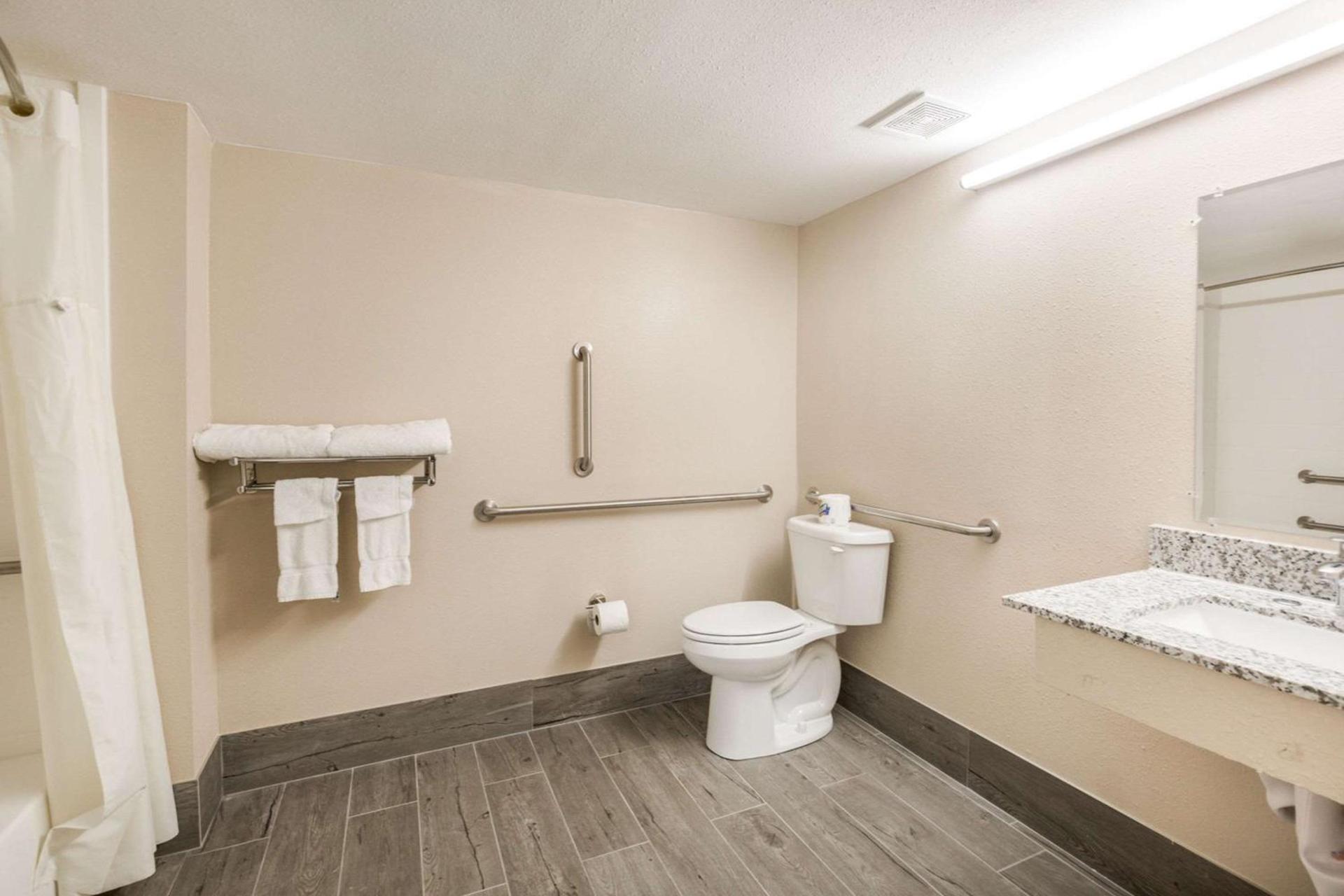 Fairmount Inn & Suites - Stroudsburg, Poconos photo 12