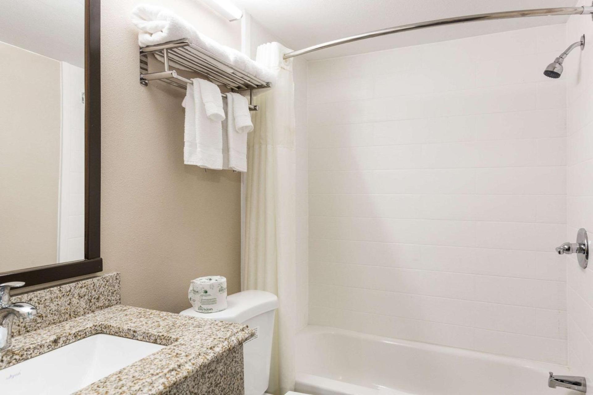 Fairmount Inn & Suites - Stroudsburg, Poconos photo 15