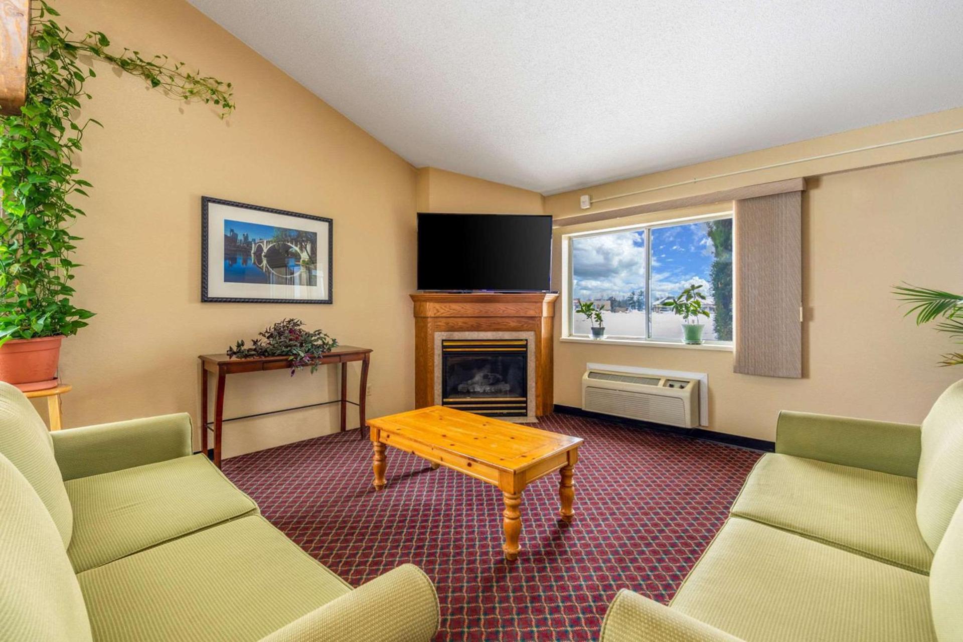 Royal Inn & Suites Milaca photo 2