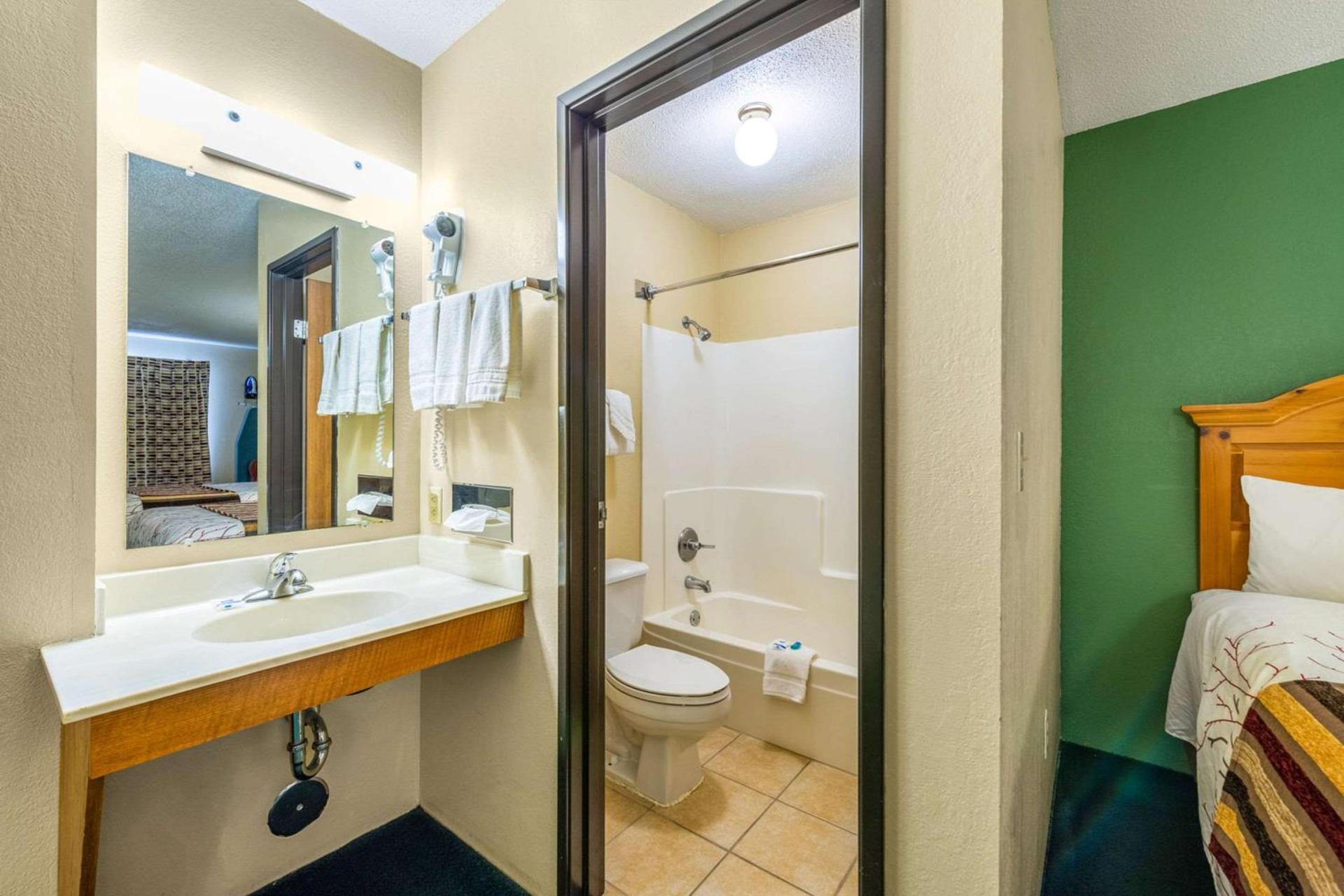 Royal Inn & Suites Milaca photo 15