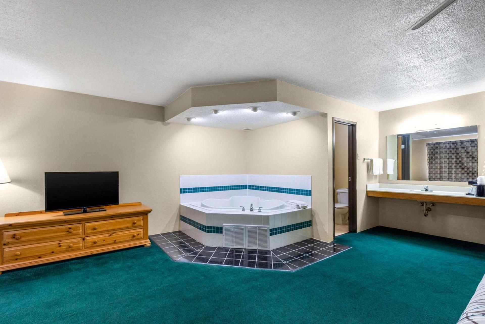 Royal Inn & Suites Milaca photo 18