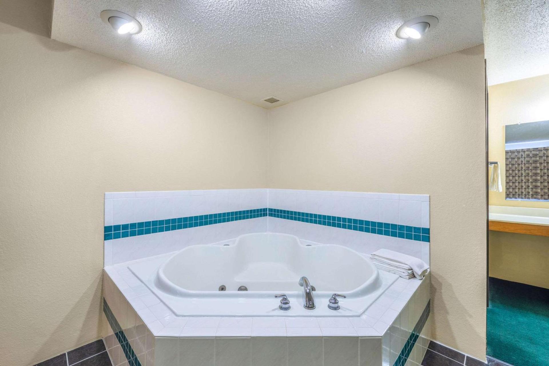 Royal Inn & Suites Milaca photo 20