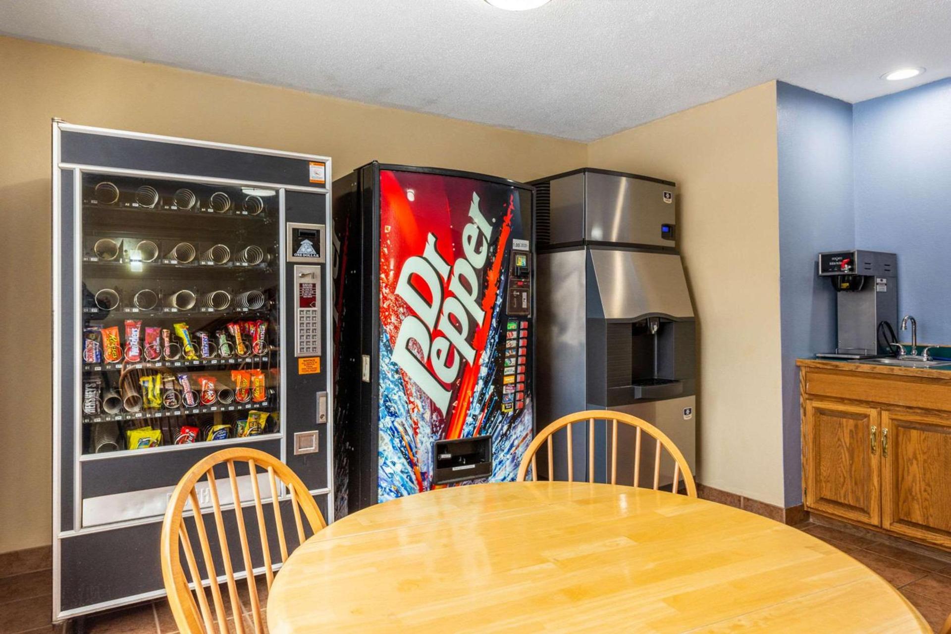 Royal Inn & Suites Milaca photo 26