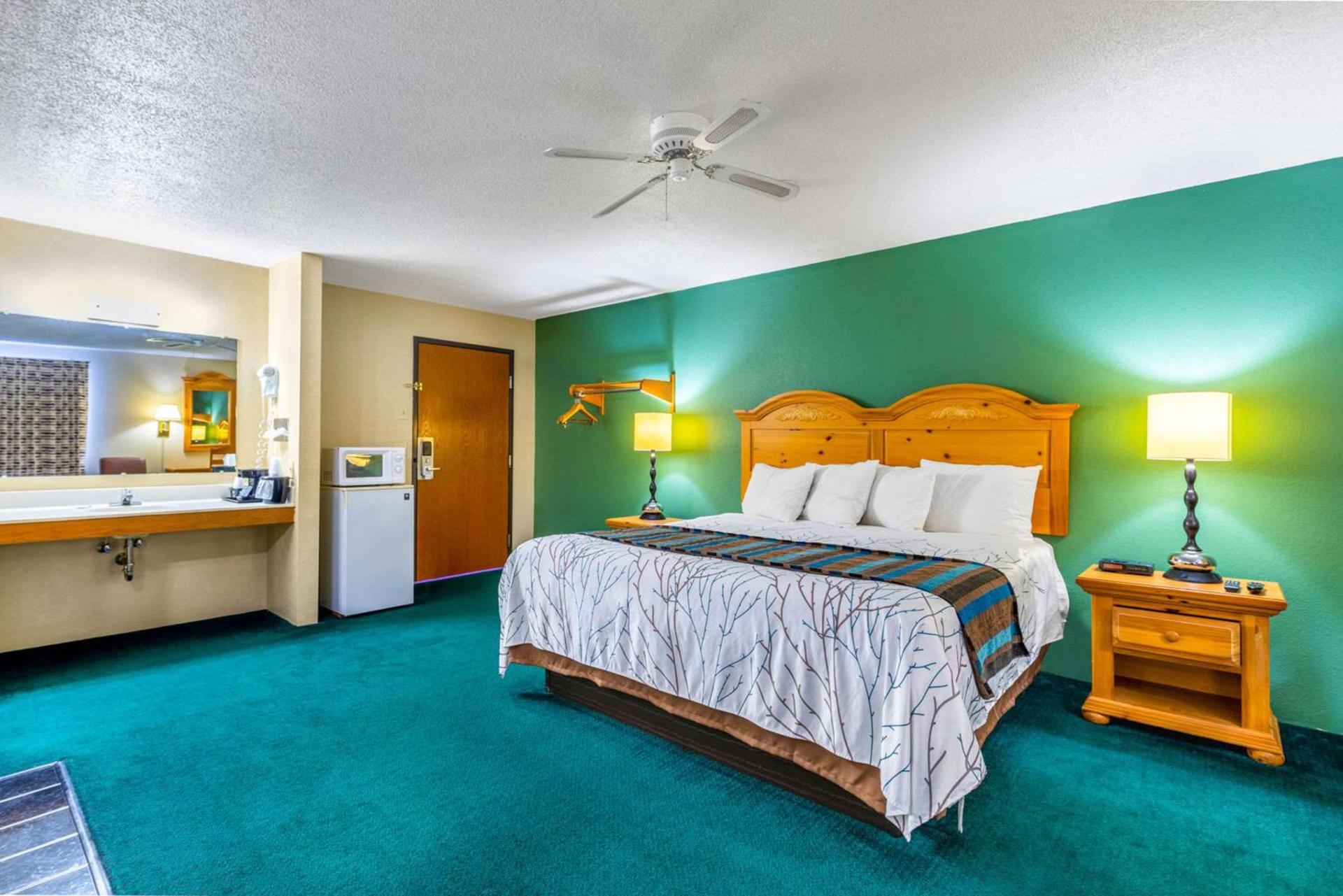 Royal Inn & Suites Milaca photo 17