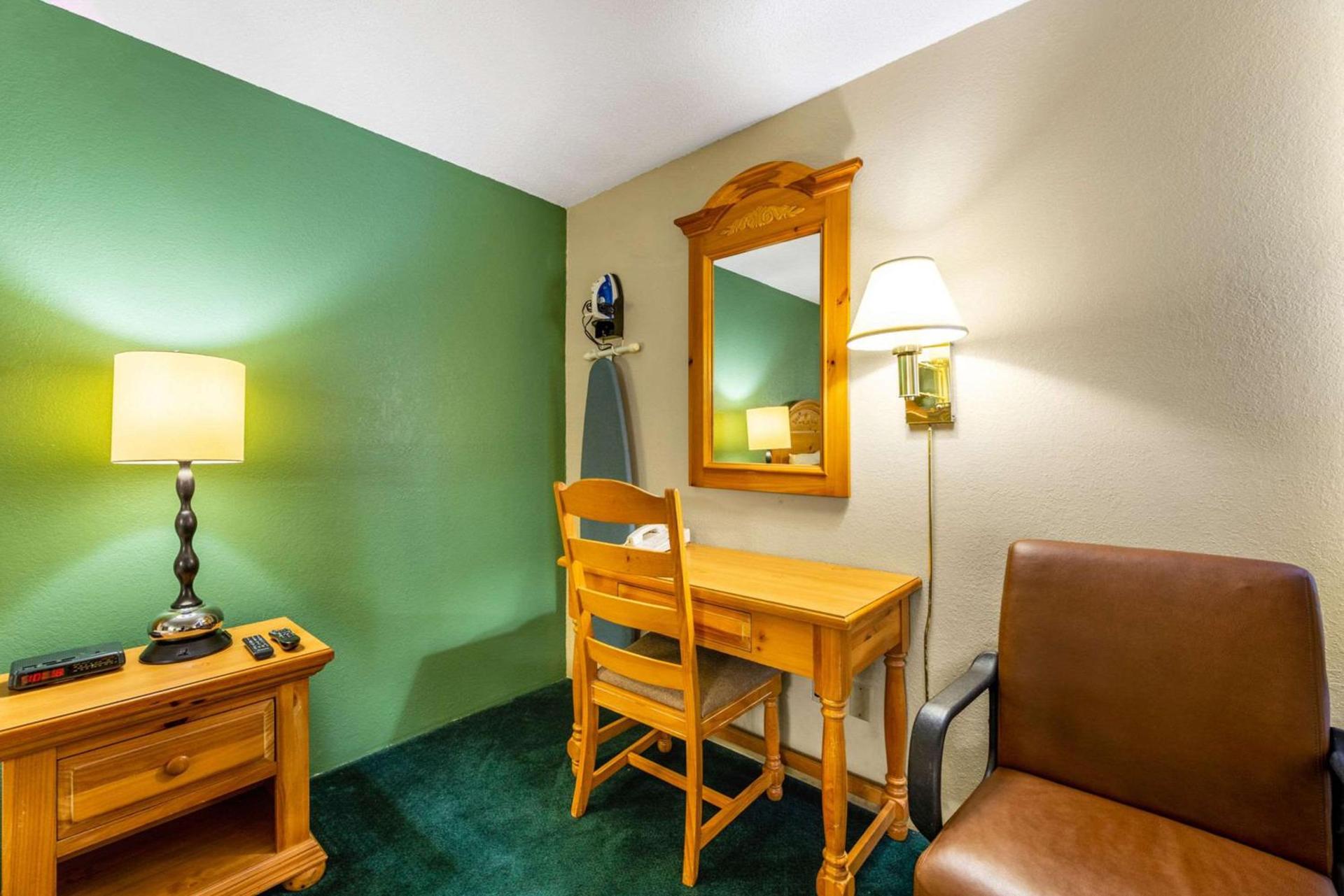 Royal Inn & Suites Milaca photo 19